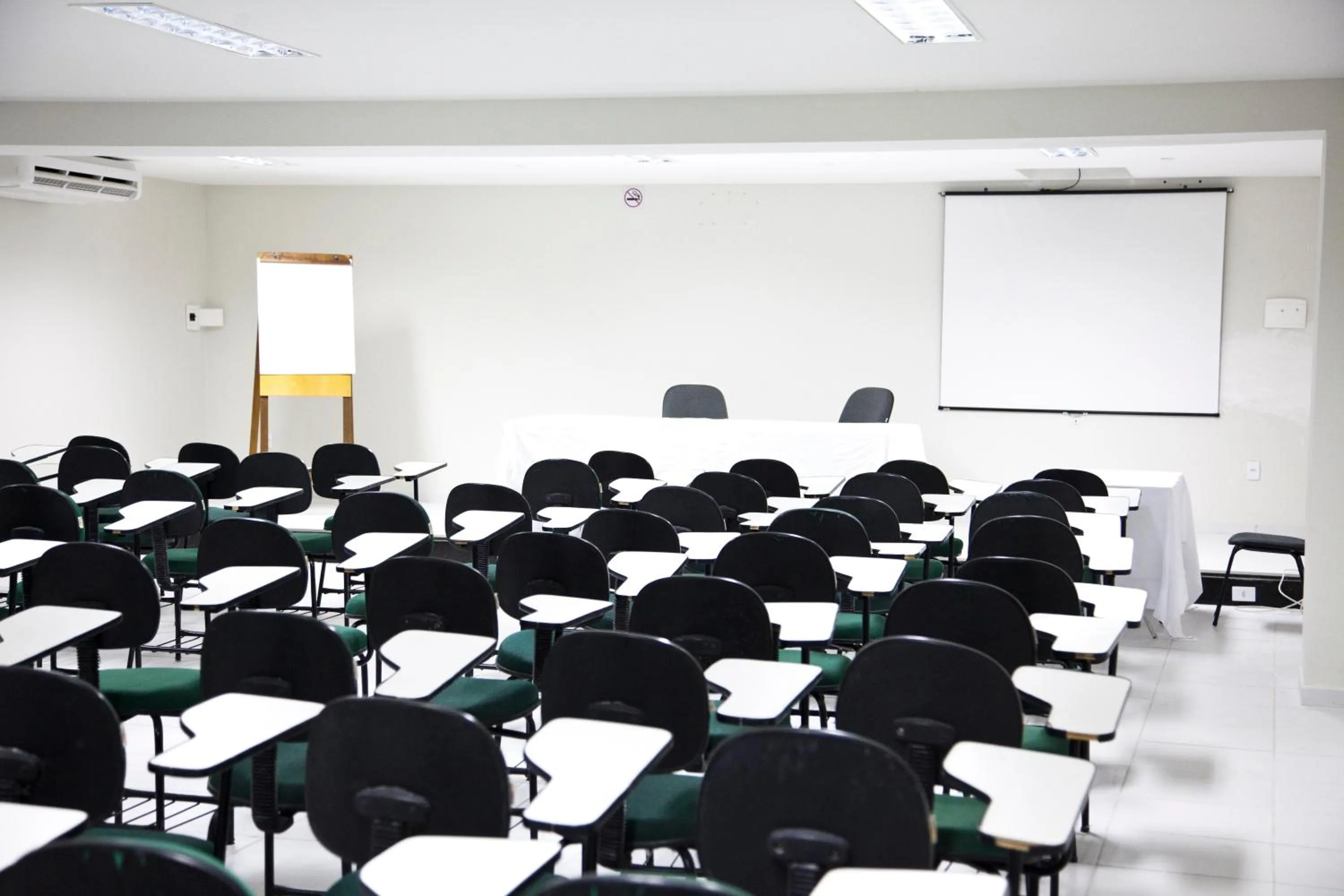Business facilities in JB Hotel