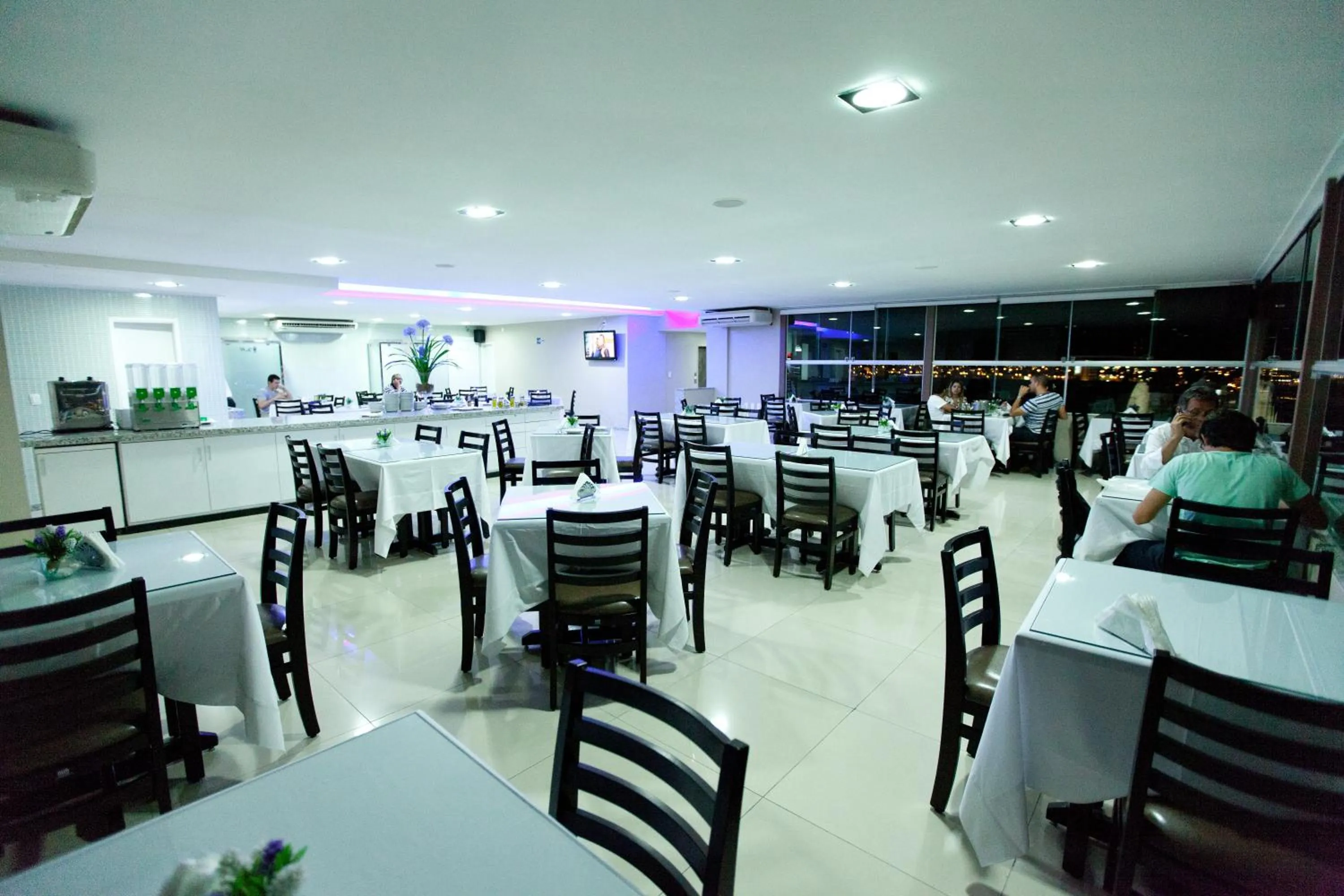 Restaurant/places to eat in JB Hotel