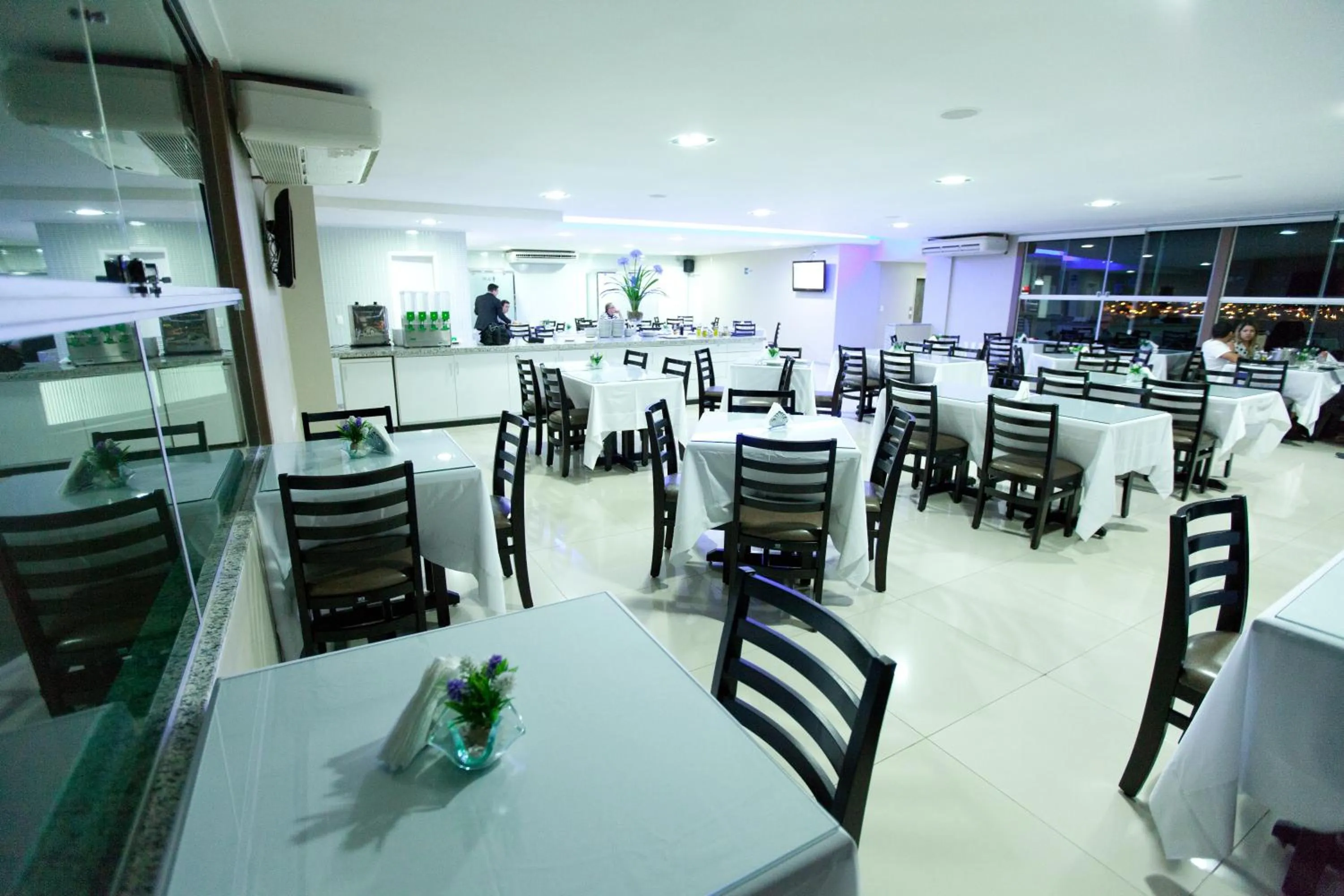 Restaurant/places to eat in JB Hotel