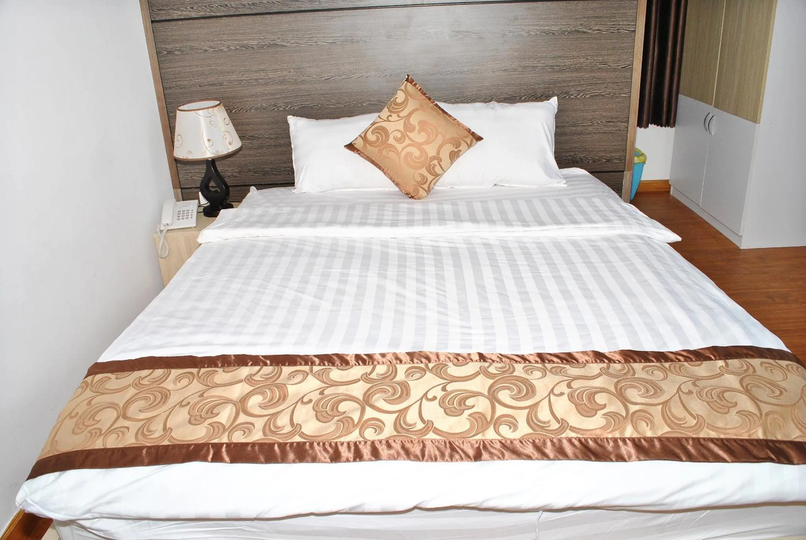 Bed in Phi Long Hotel