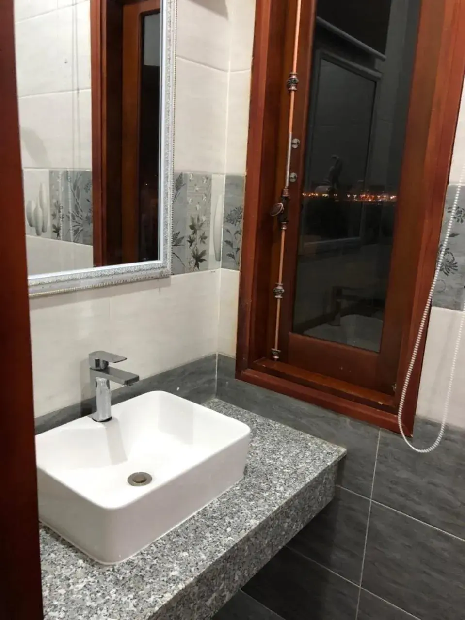 Large Single Room in Phi Long Hotel Large Single Room in Phi Long Hotel