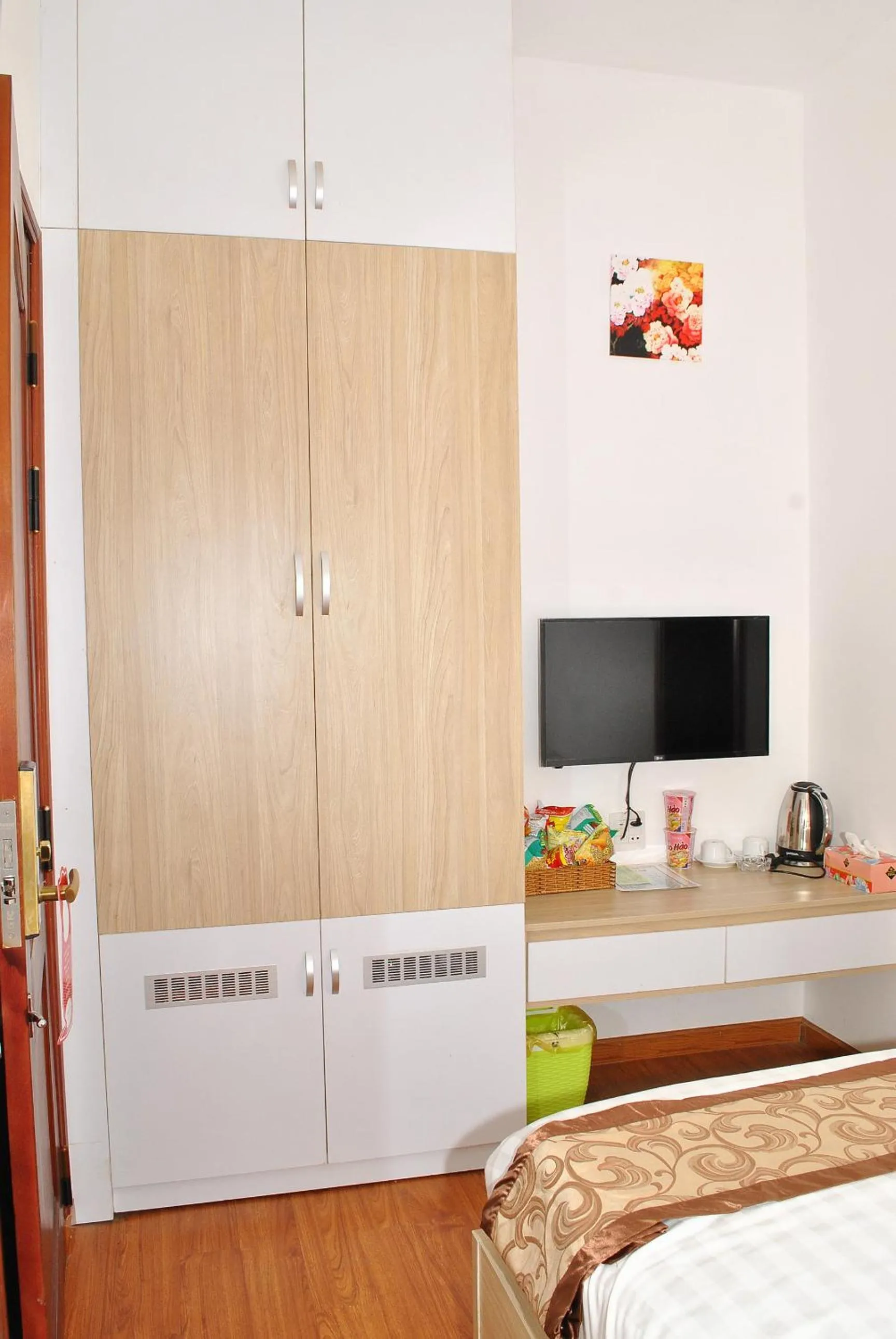 Bed in Phi Long Hotel