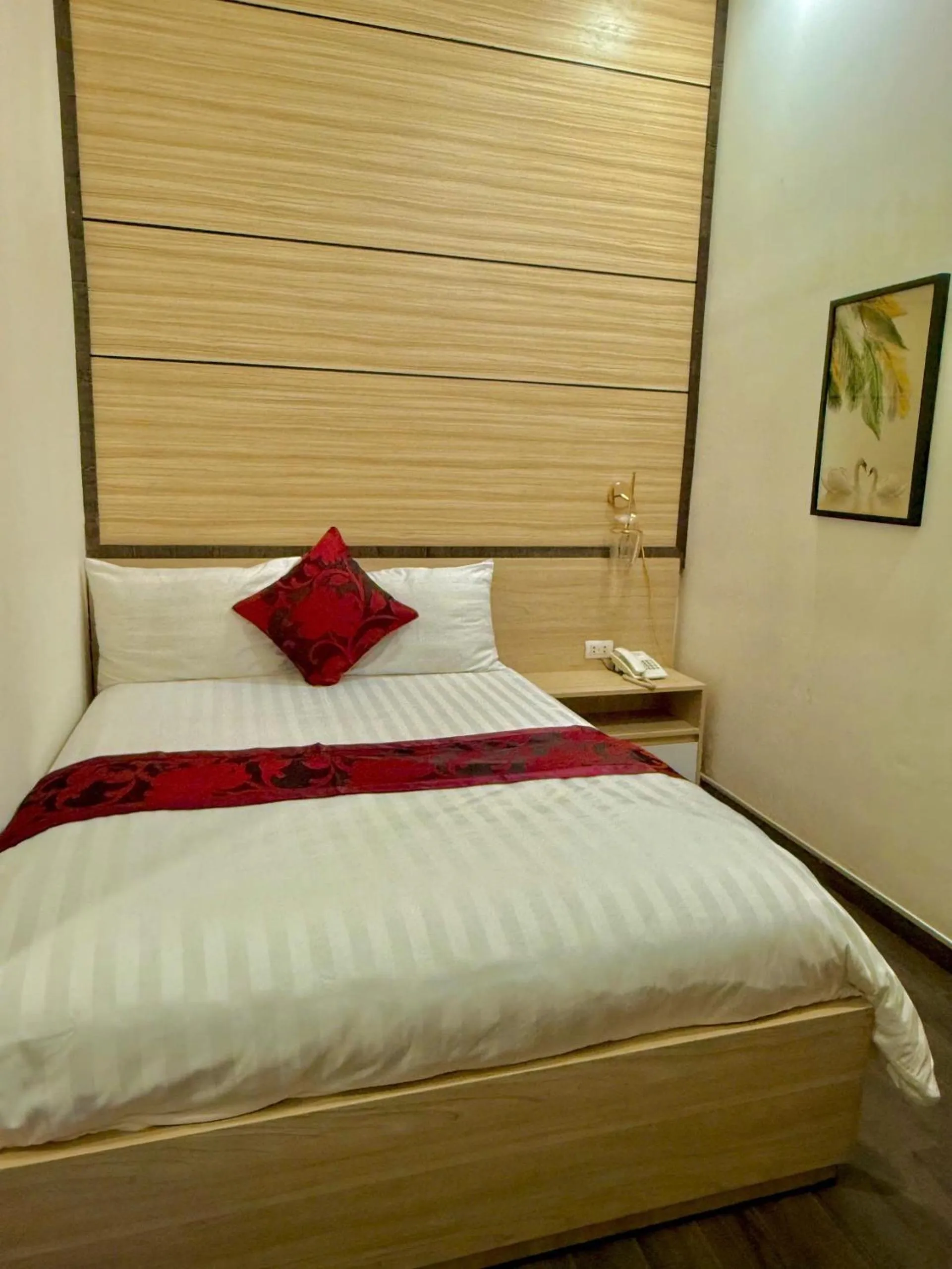 Bed in Phi Long Hotel