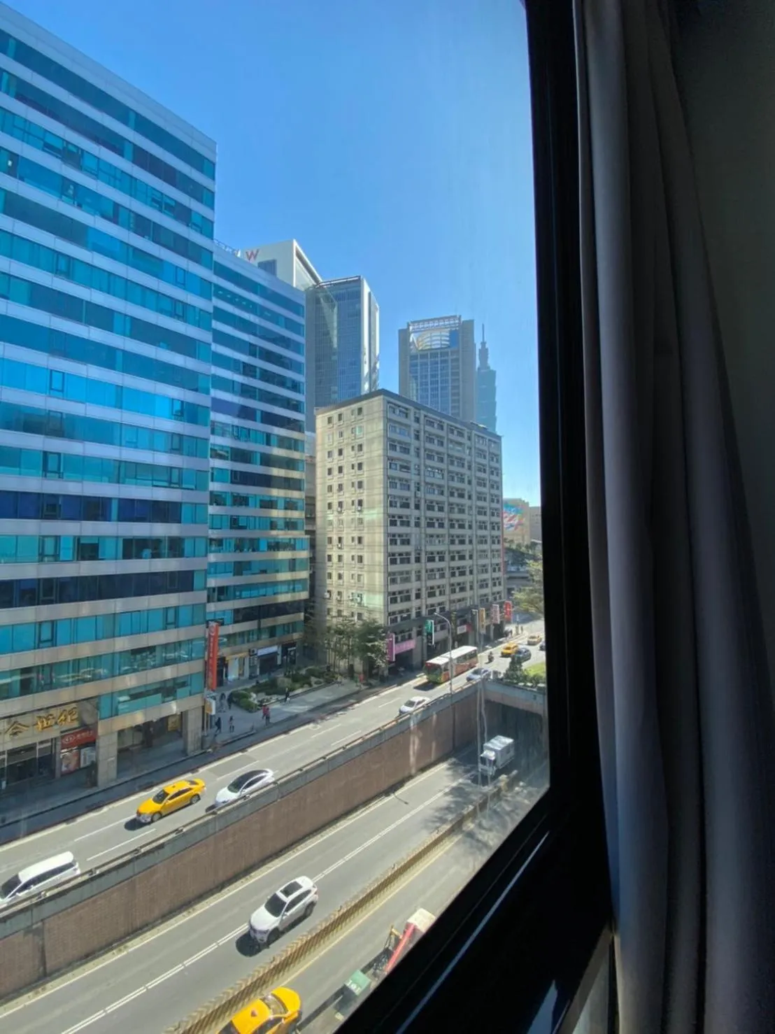 Day in Just Inn Xin Yi 正旅館 信義