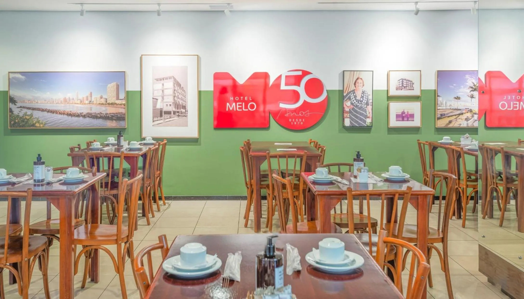 Restaurant/places to eat in Hotel Melo