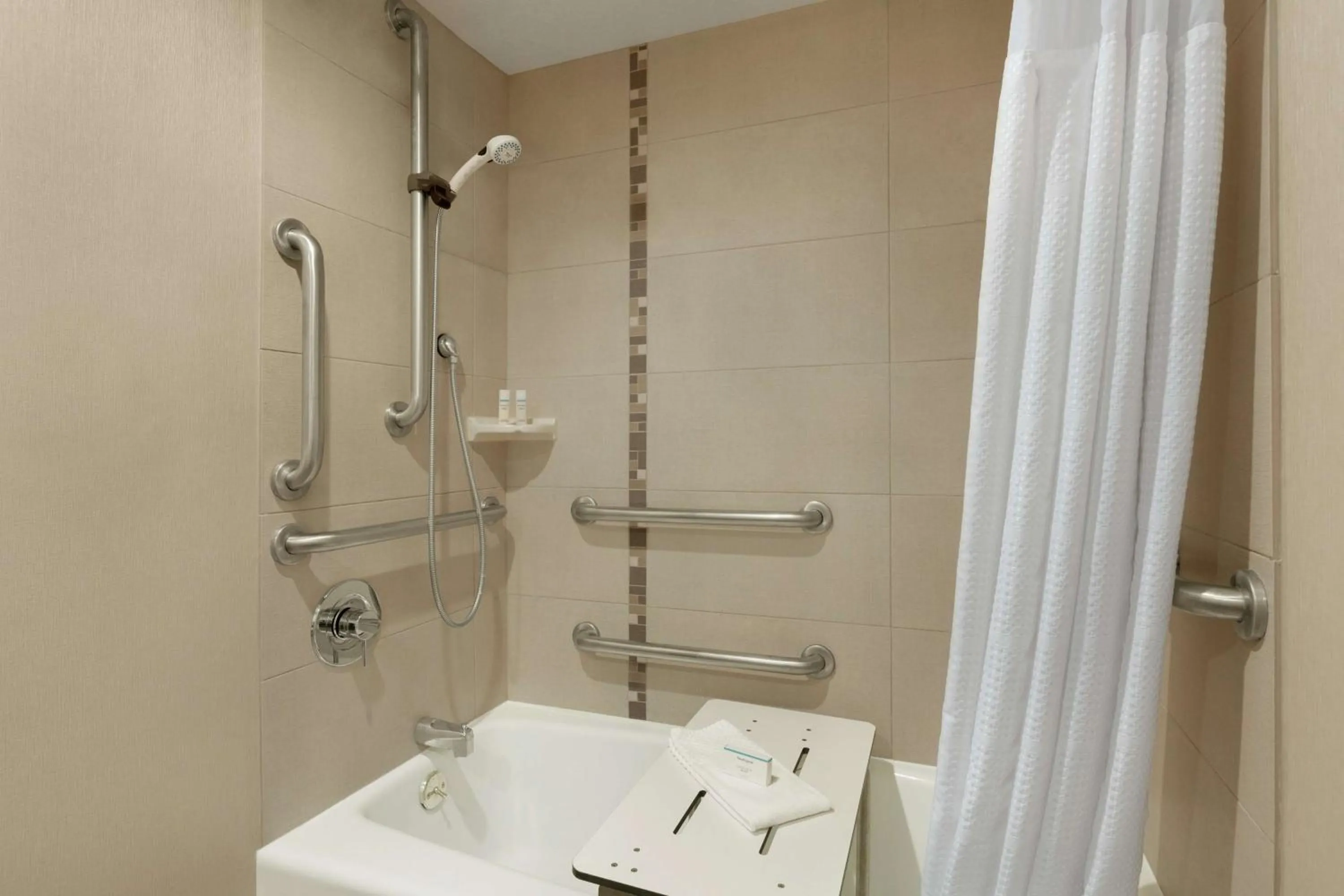Bathroom in Embassy Suites by Hilton Arcadia-Pasadena Area