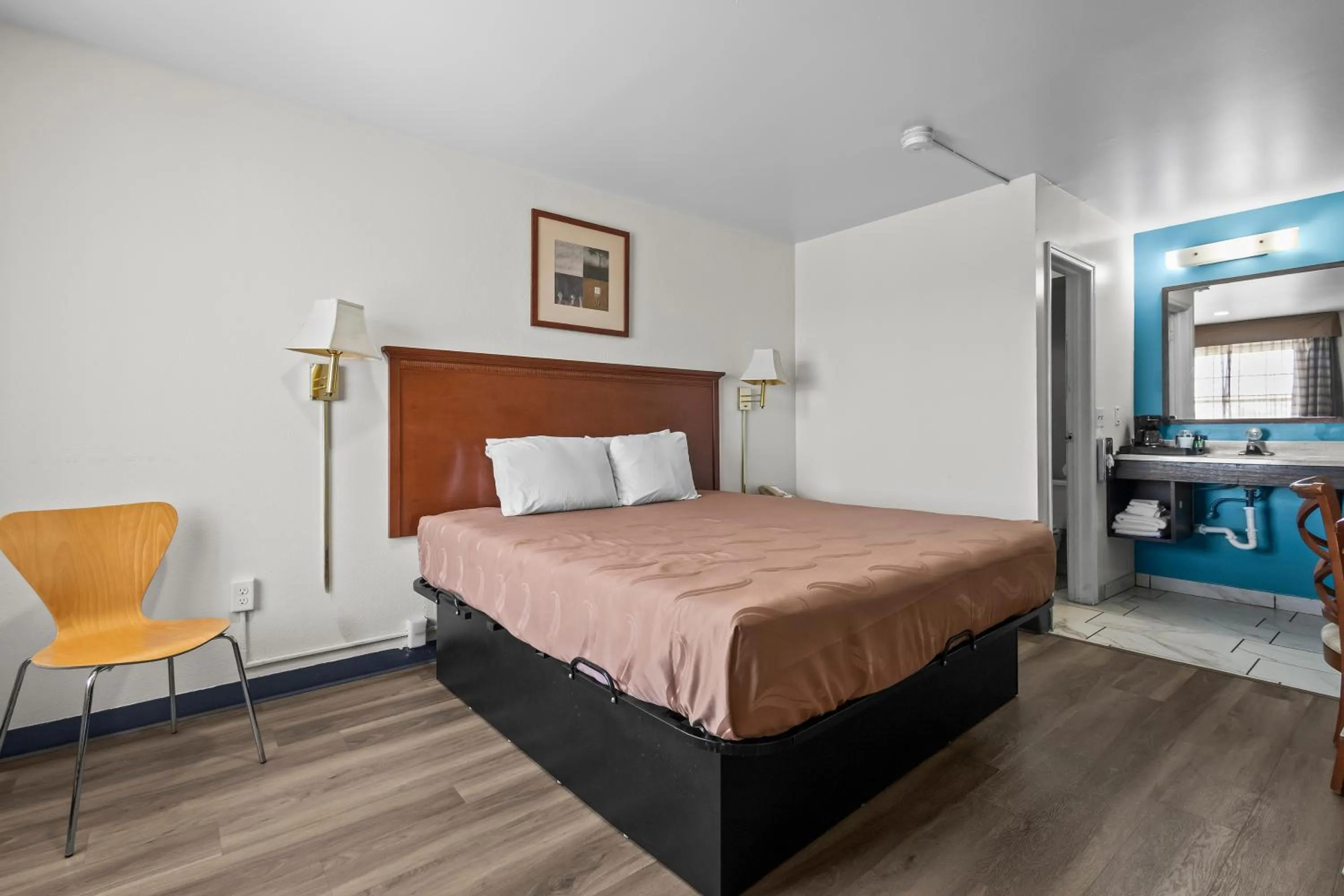 Bedroom, Bed in Capital O First Heritage Inn Rantoul IL I 57