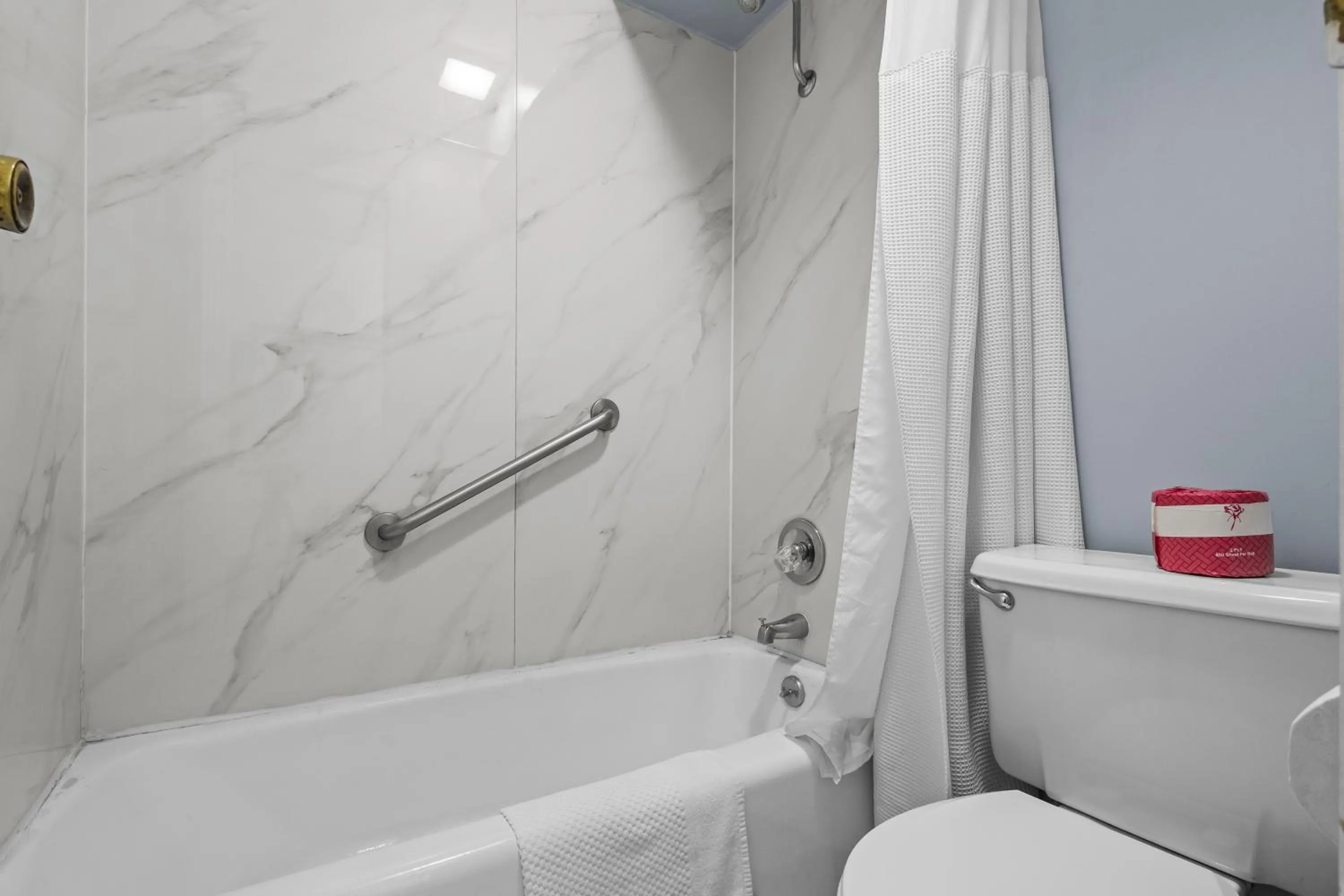 Bathroom in Capital O First Heritage Inn Rantoul IL I 57