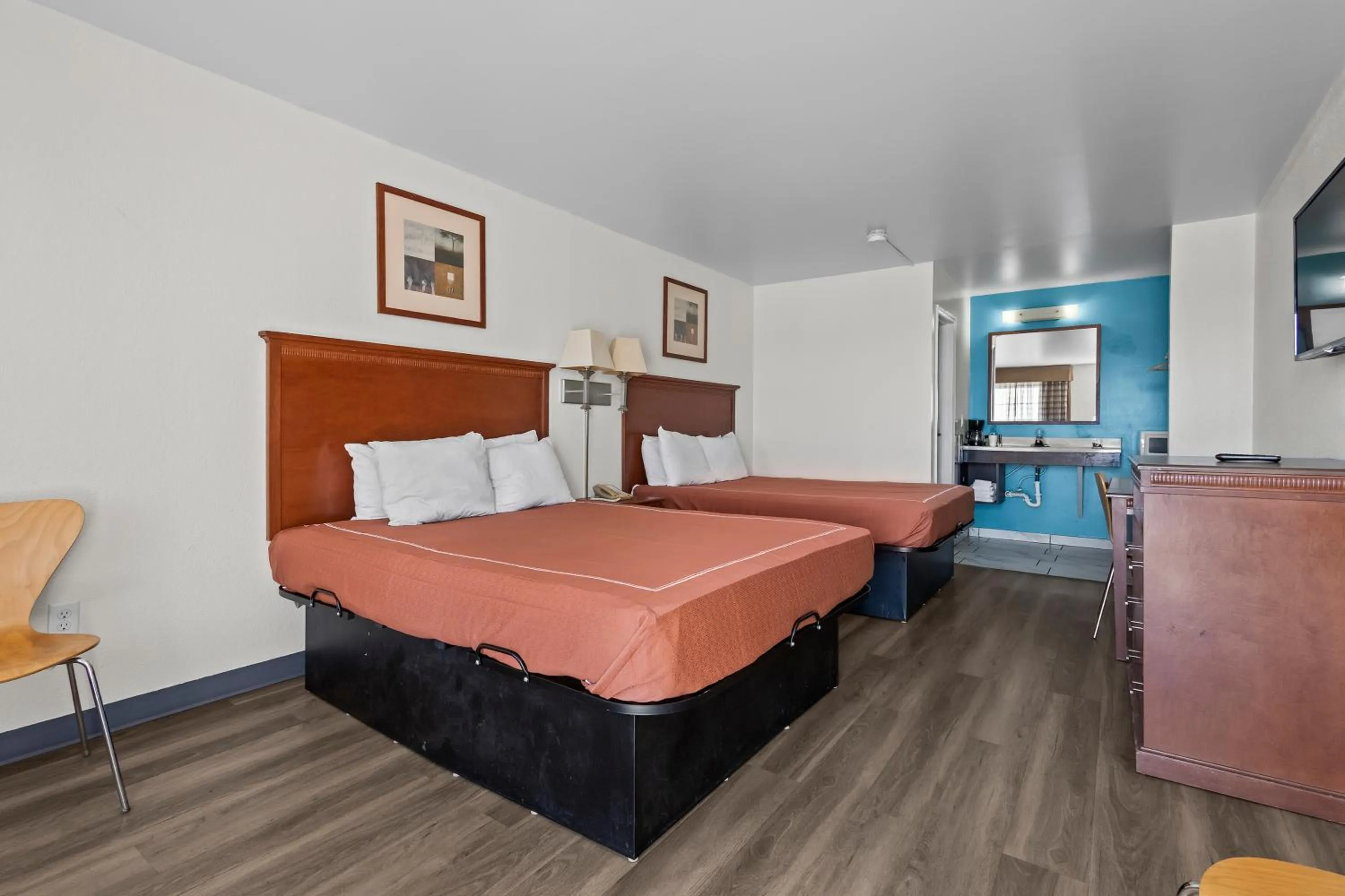 Bedroom, Bed in Capital O First Heritage Inn Rantoul IL I 57