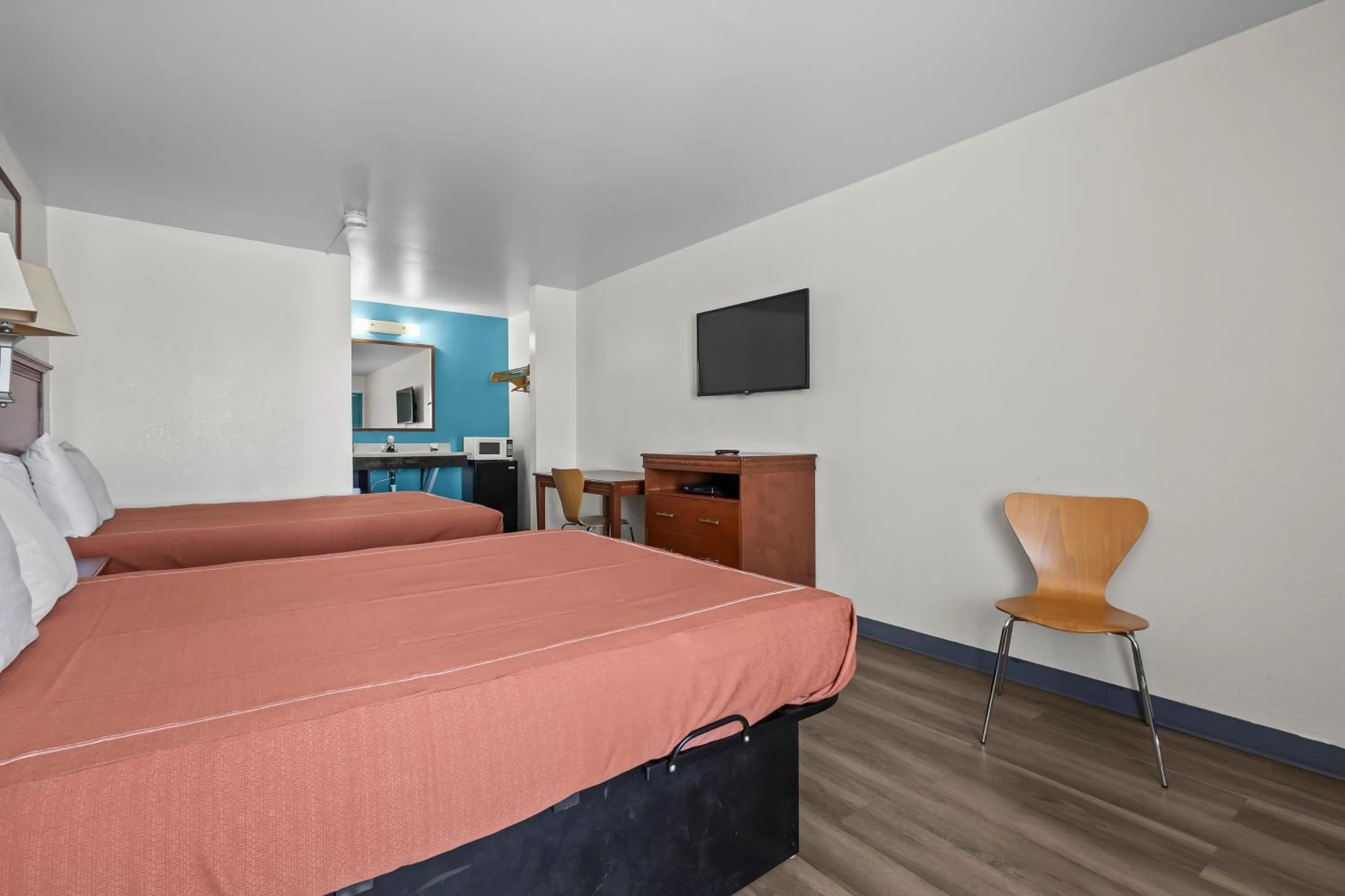 Bedroom, Bed in Capital O First Heritage Inn Rantoul IL I 57