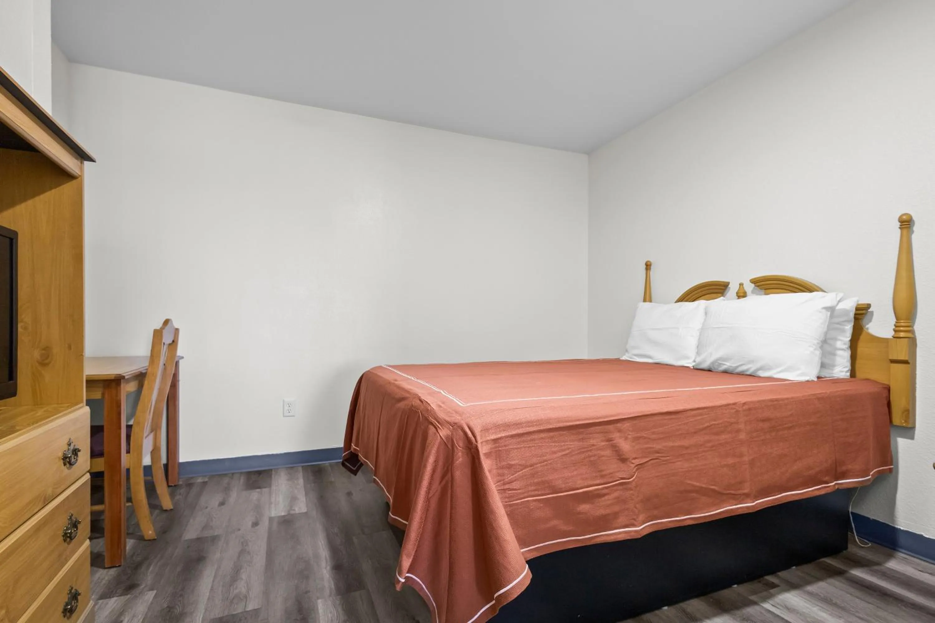 Bedroom, Bed in Capital O First Heritage Inn Rantoul IL I 57