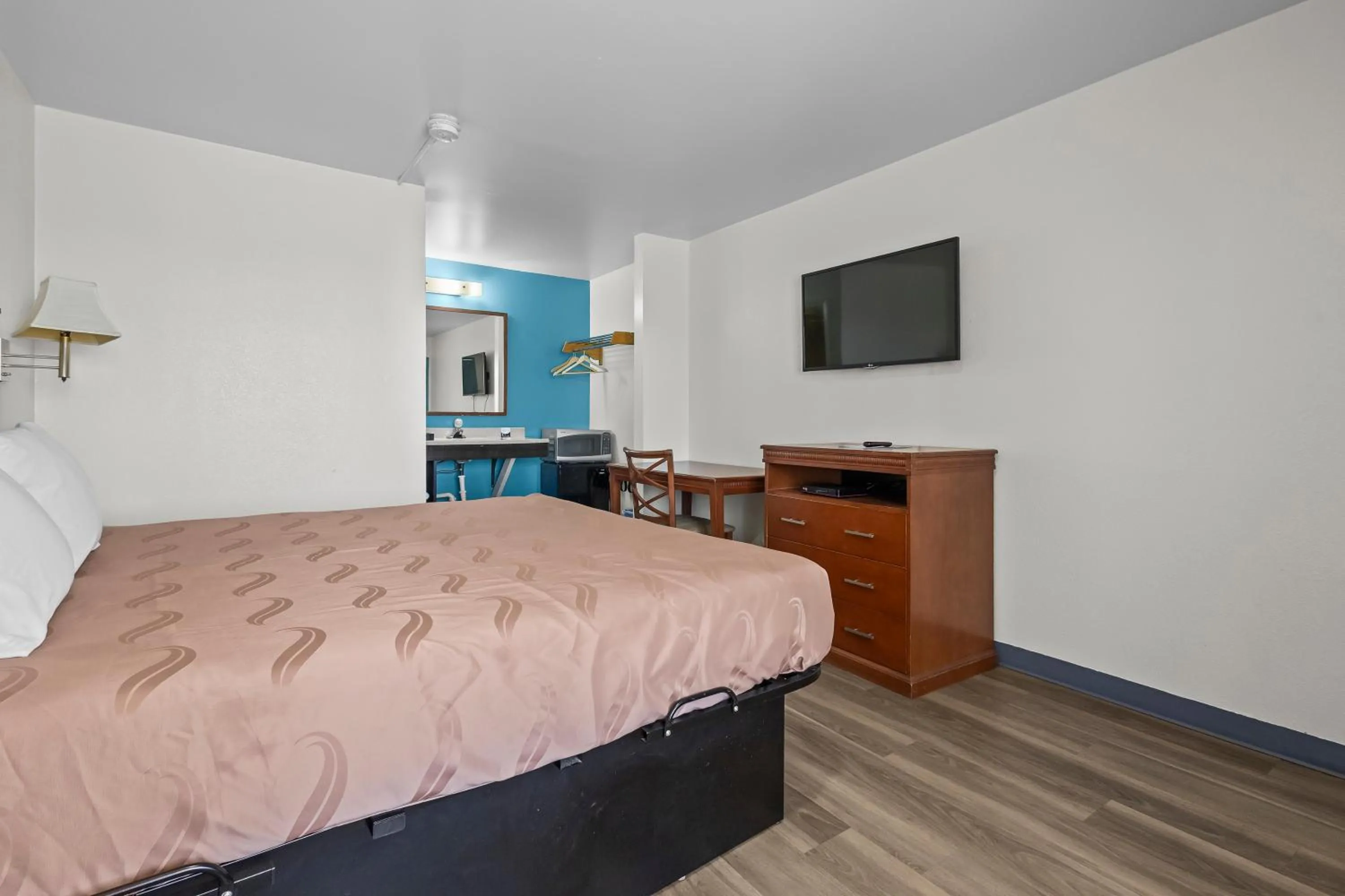 Bedroom, Bed in Capital O First Heritage Inn Rantoul IL I 57