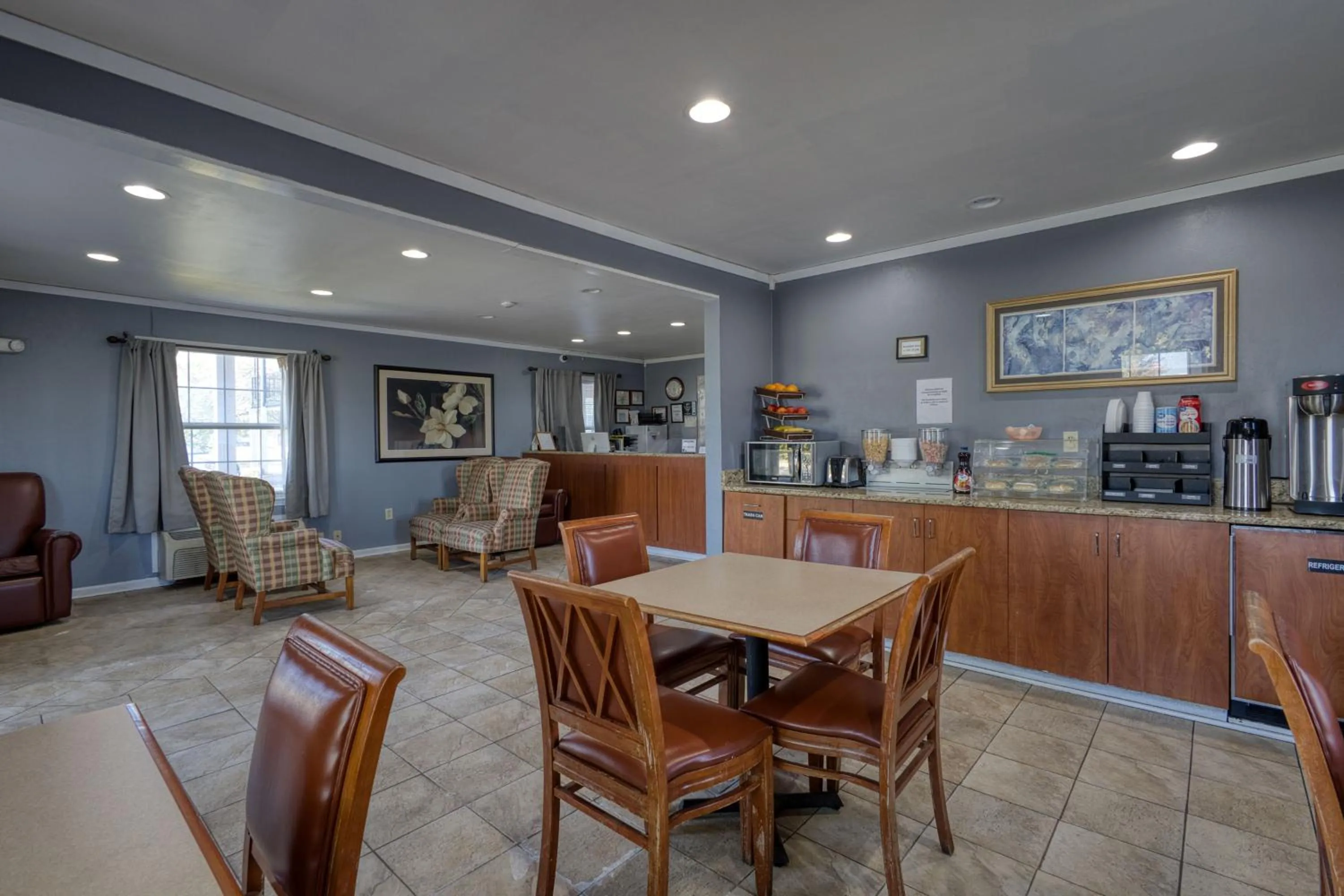 Lobby or reception in Capital O First Heritage Inn Rantoul IL I 57