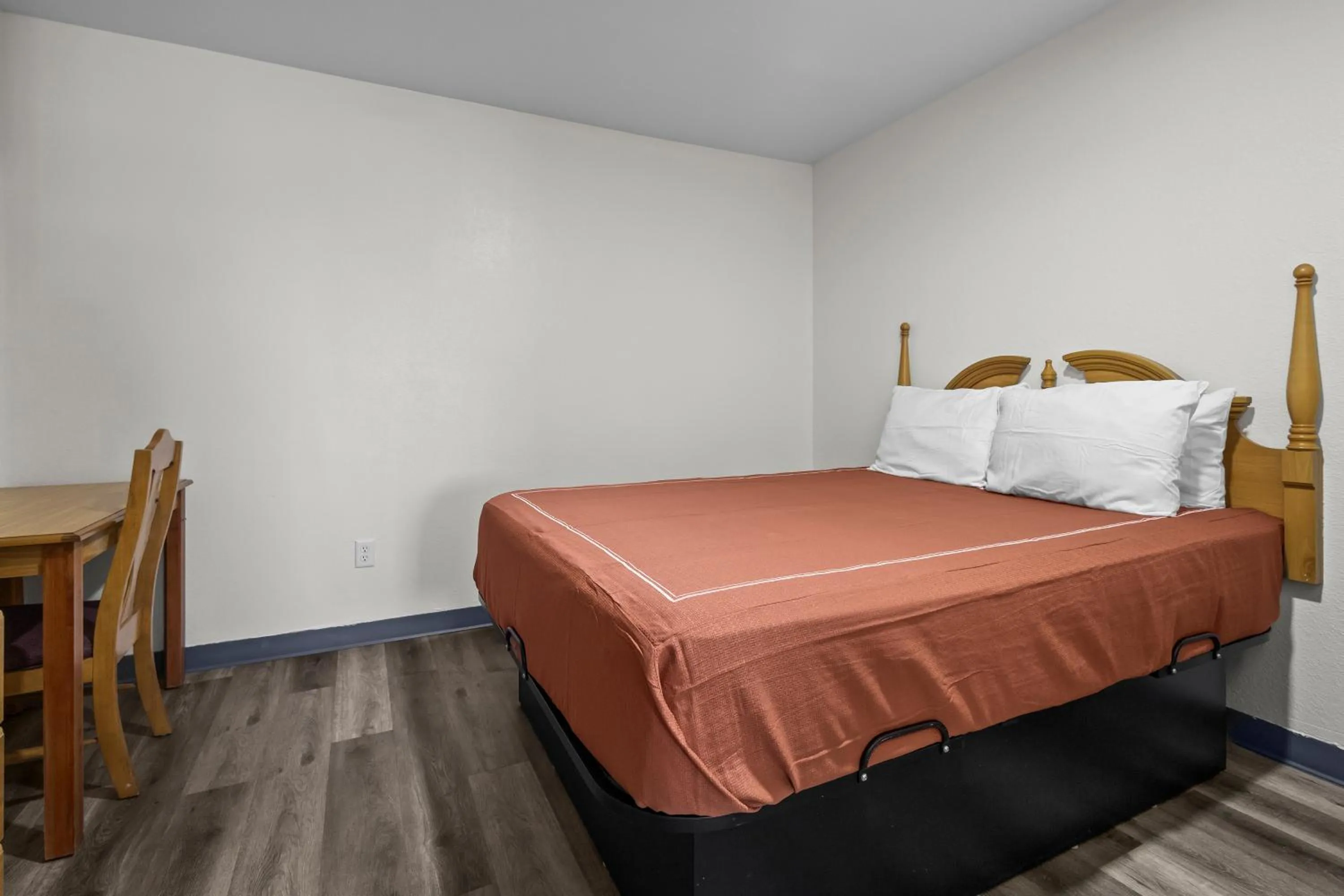 Bedroom, Bed in Capital O First Heritage Inn Rantoul IL I 57