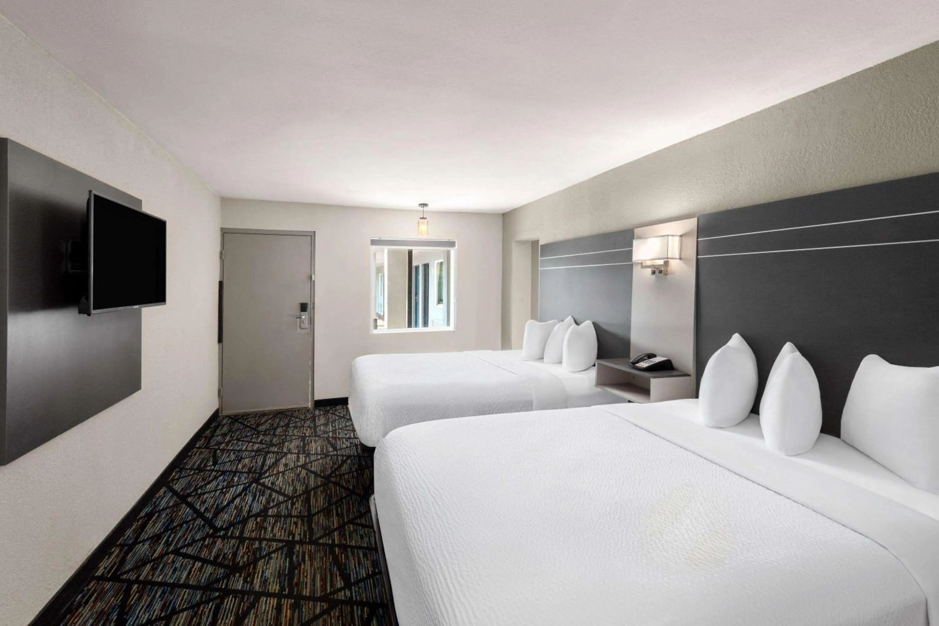 Photo of the whole room, Bed in Baymont by Wyndham Dothan