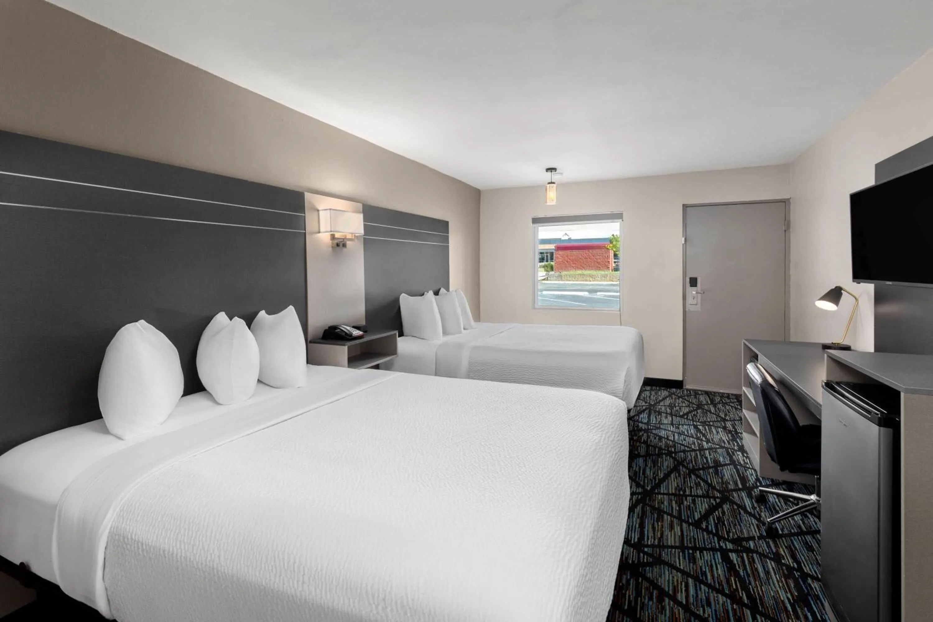 Photo of the whole room, Bed in Baymont by Wyndham Dothan