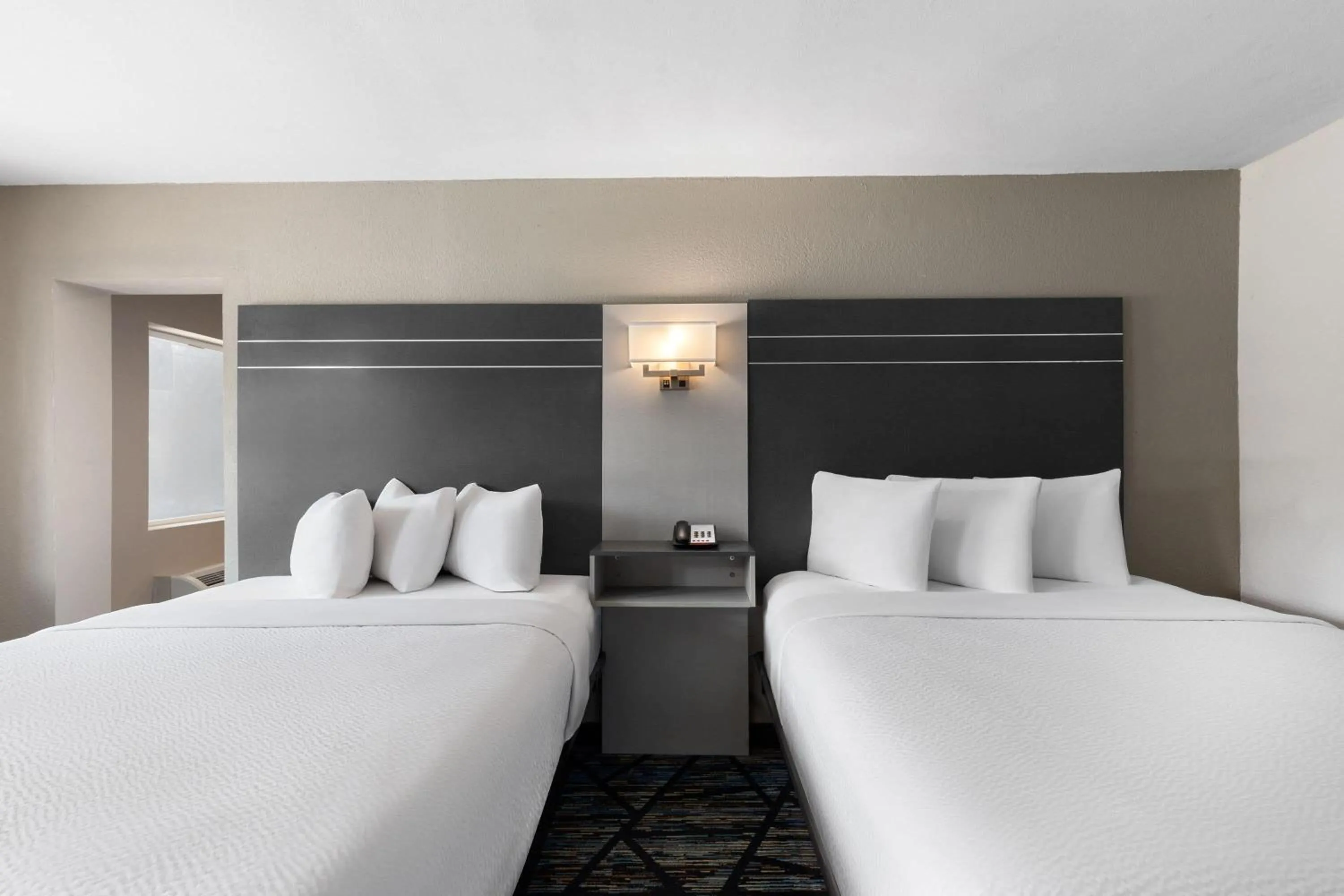 Photo of the whole room, Bed in Baymont by Wyndham Dothan