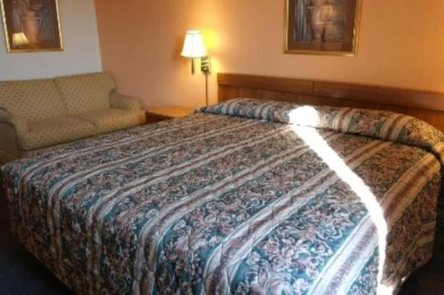 Bed in State Line Inn