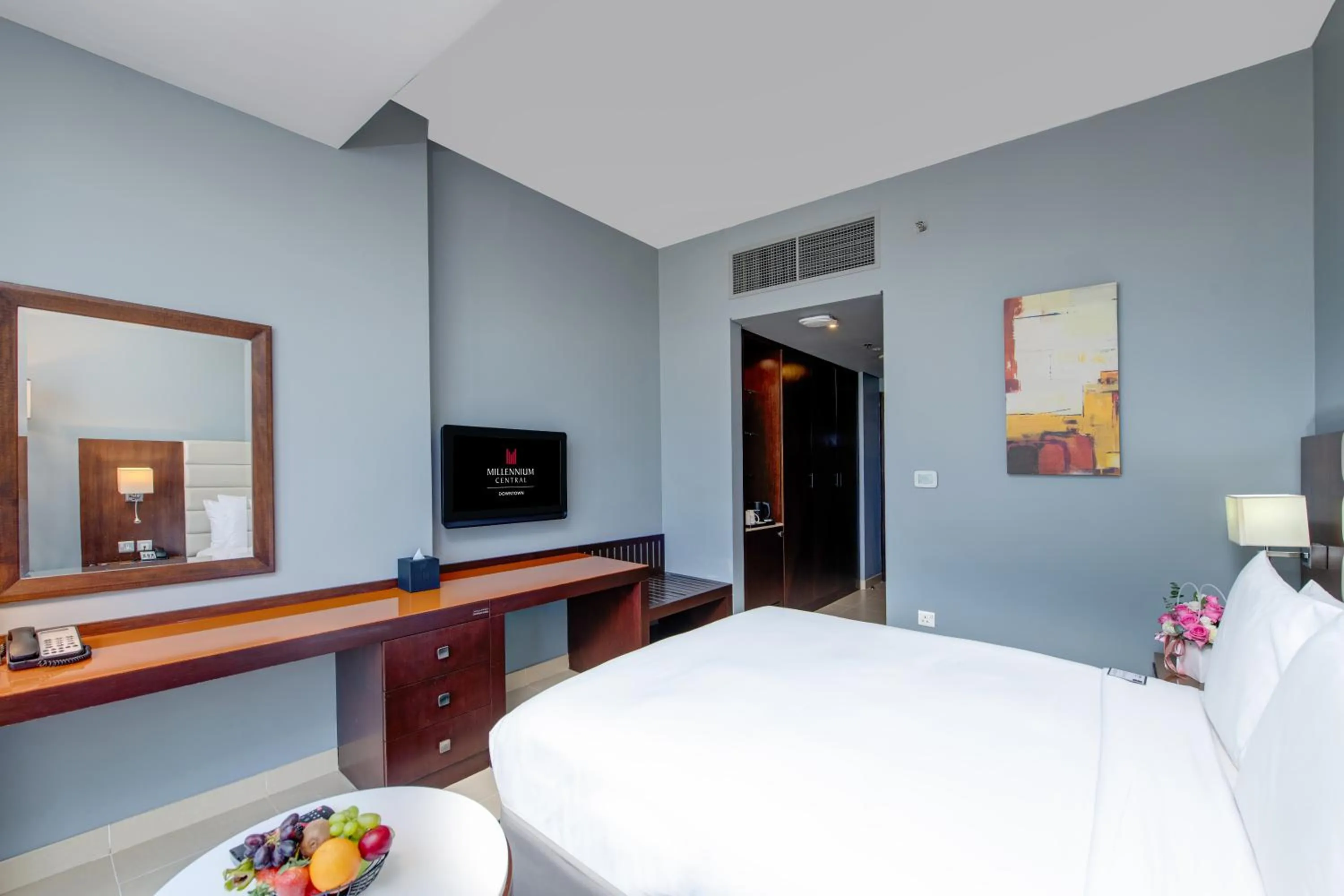 Bedroom, Bed in Millennium Central Downtown - Dubai