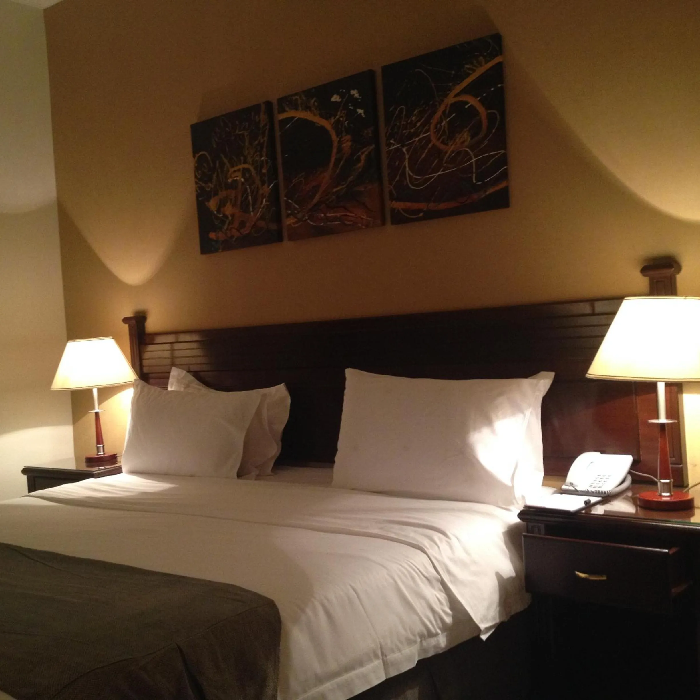 Bedroom, Bed in Executives Hotel - Azizia