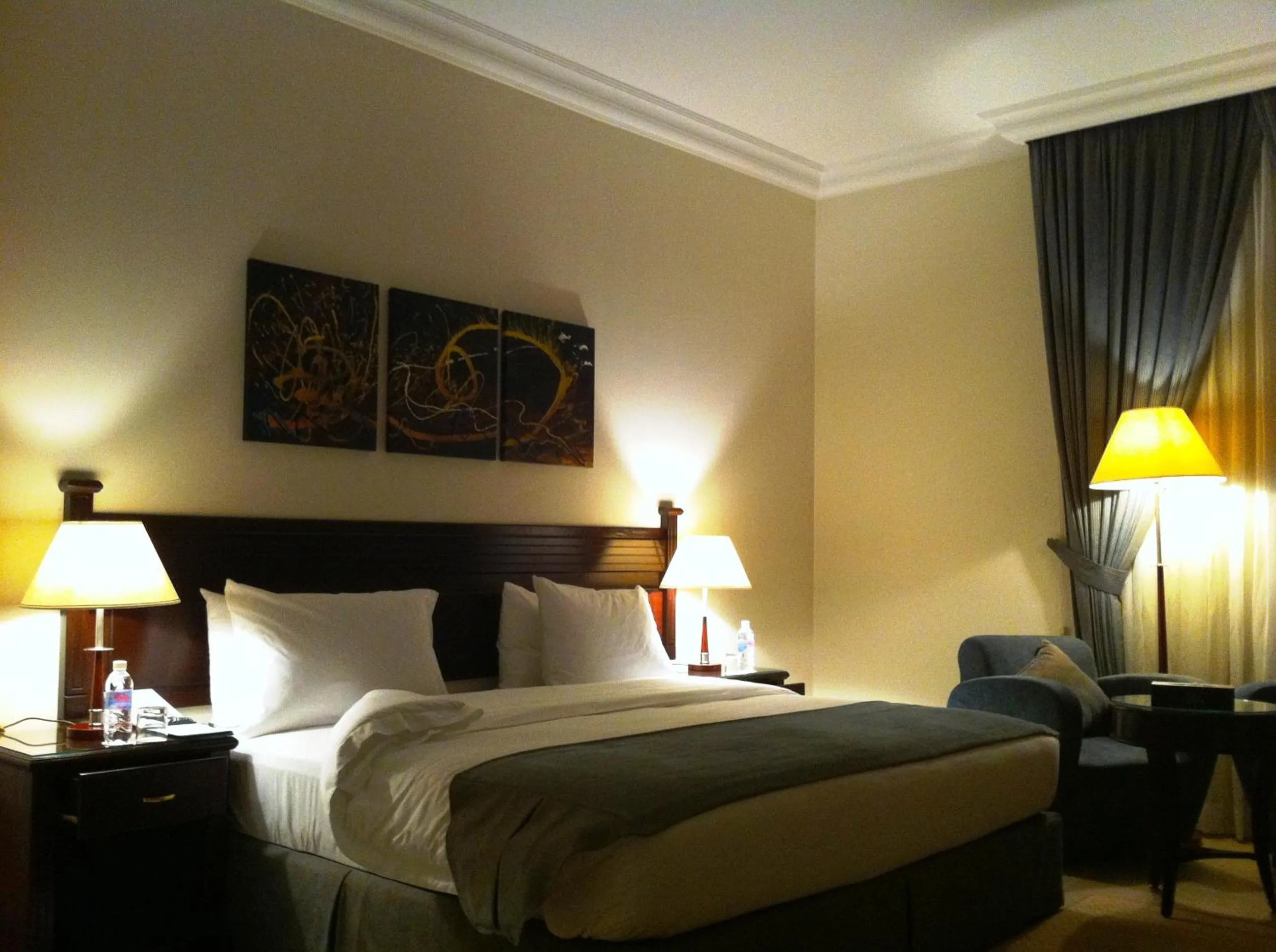 Bedroom, Bed in Executives Hotel - Azizia