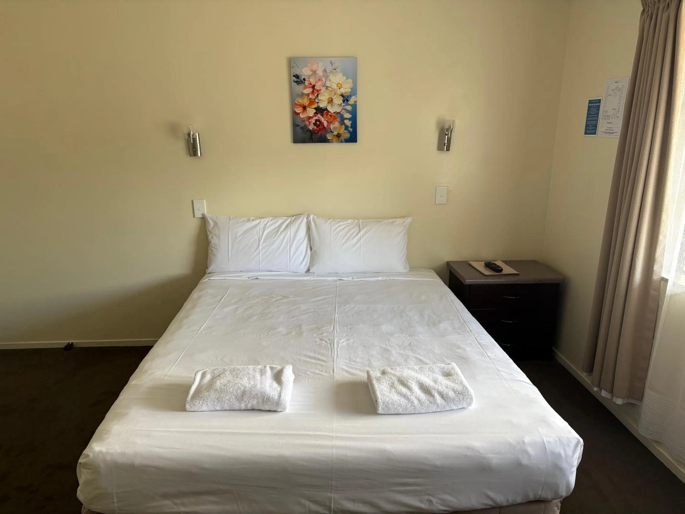 Bed in Devonwood Motel