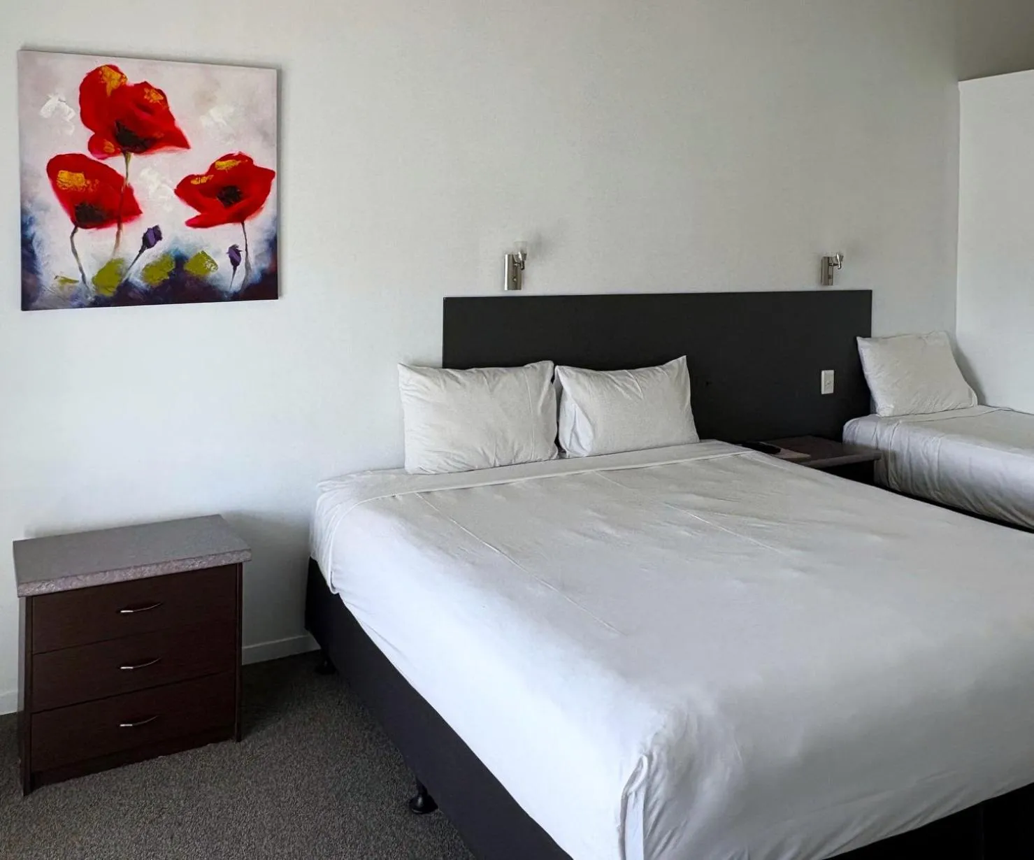 Bed in Devonwood Motel