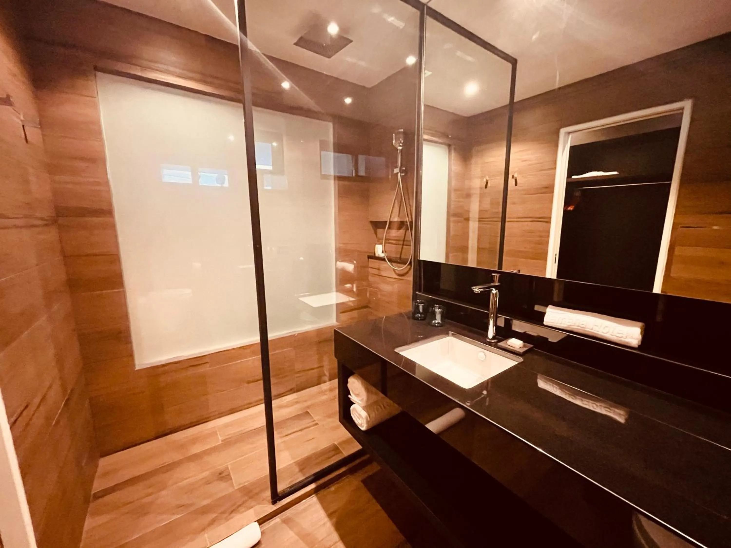 Shower in Lamana Hotel