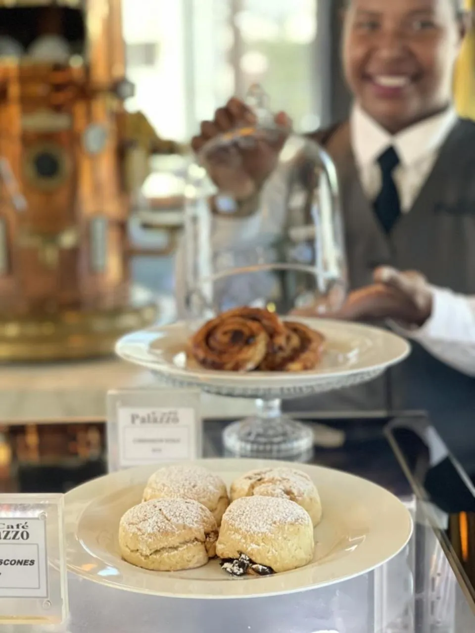 Restaurant/places to eat in Lamana Hotel