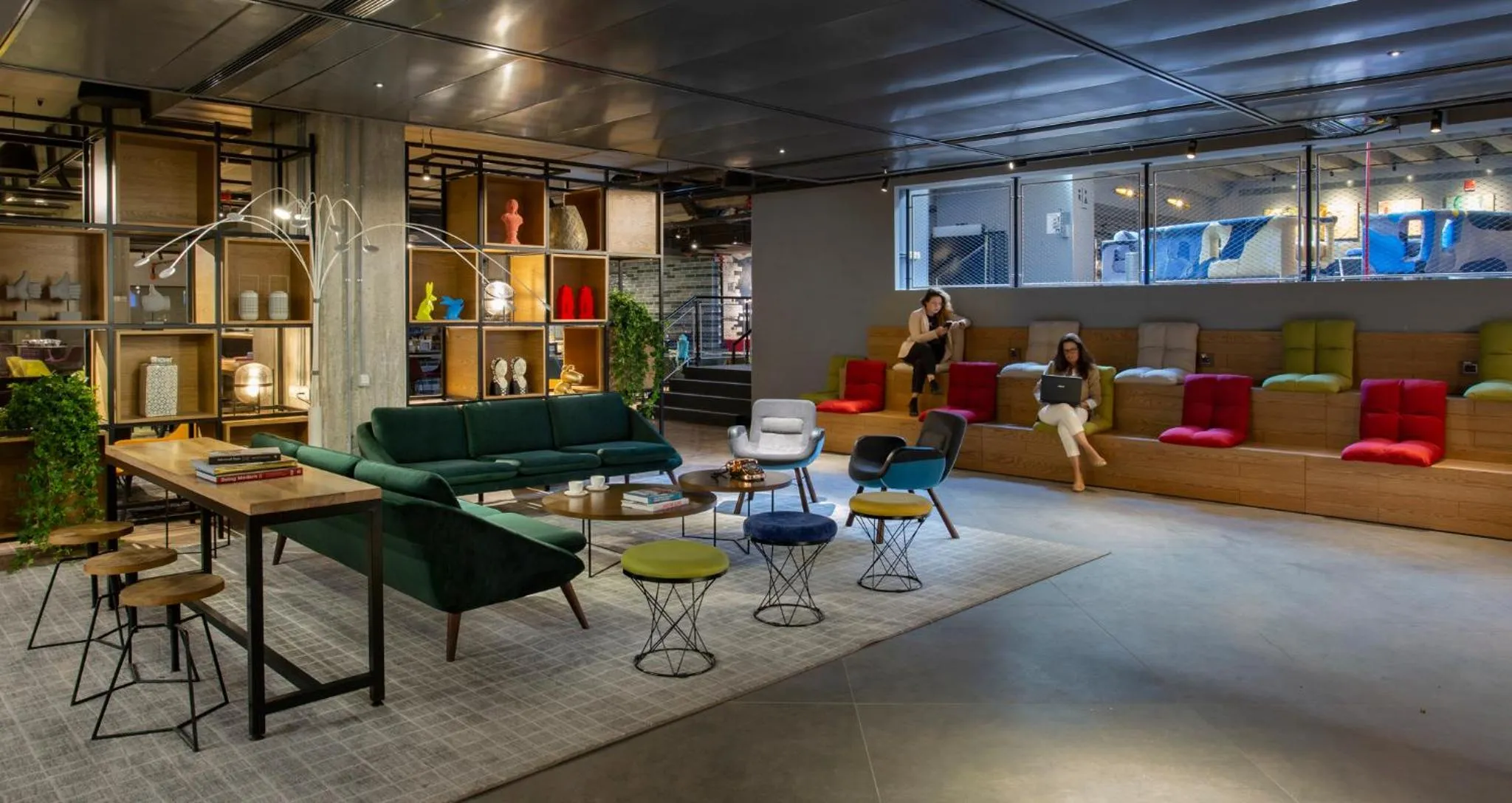 Communal lounge/ TV room in Link Hotel & Hub By Dan Hotels