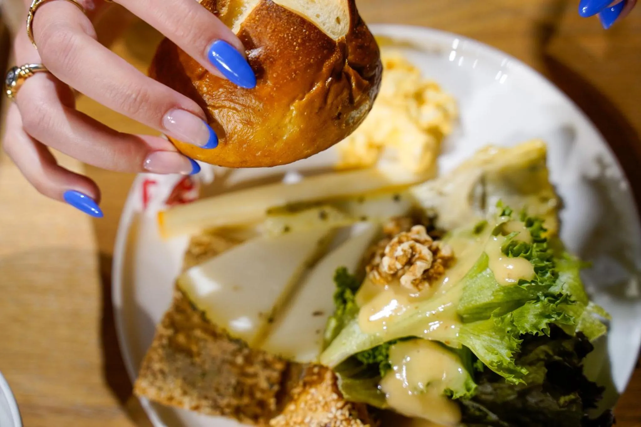 Restaurant/places to eat in Link Hotel & Hub By Dan Hotels