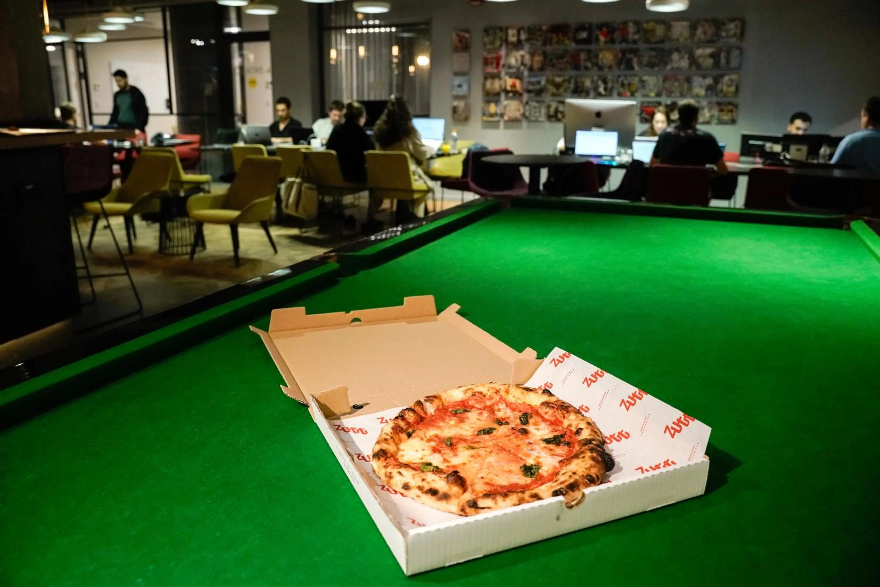 Restaurant/places to eat in Link Hotel & Hub By Dan Hotels