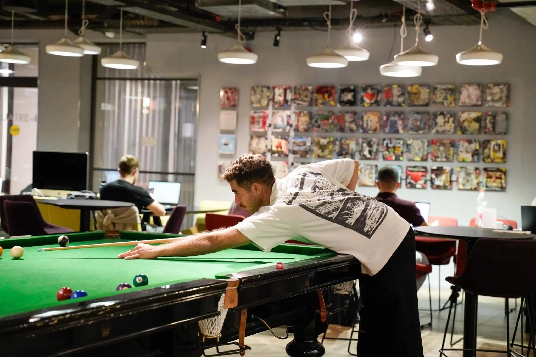 Restaurant/places to eat in Link Hotel & Hub By Dan Hotels