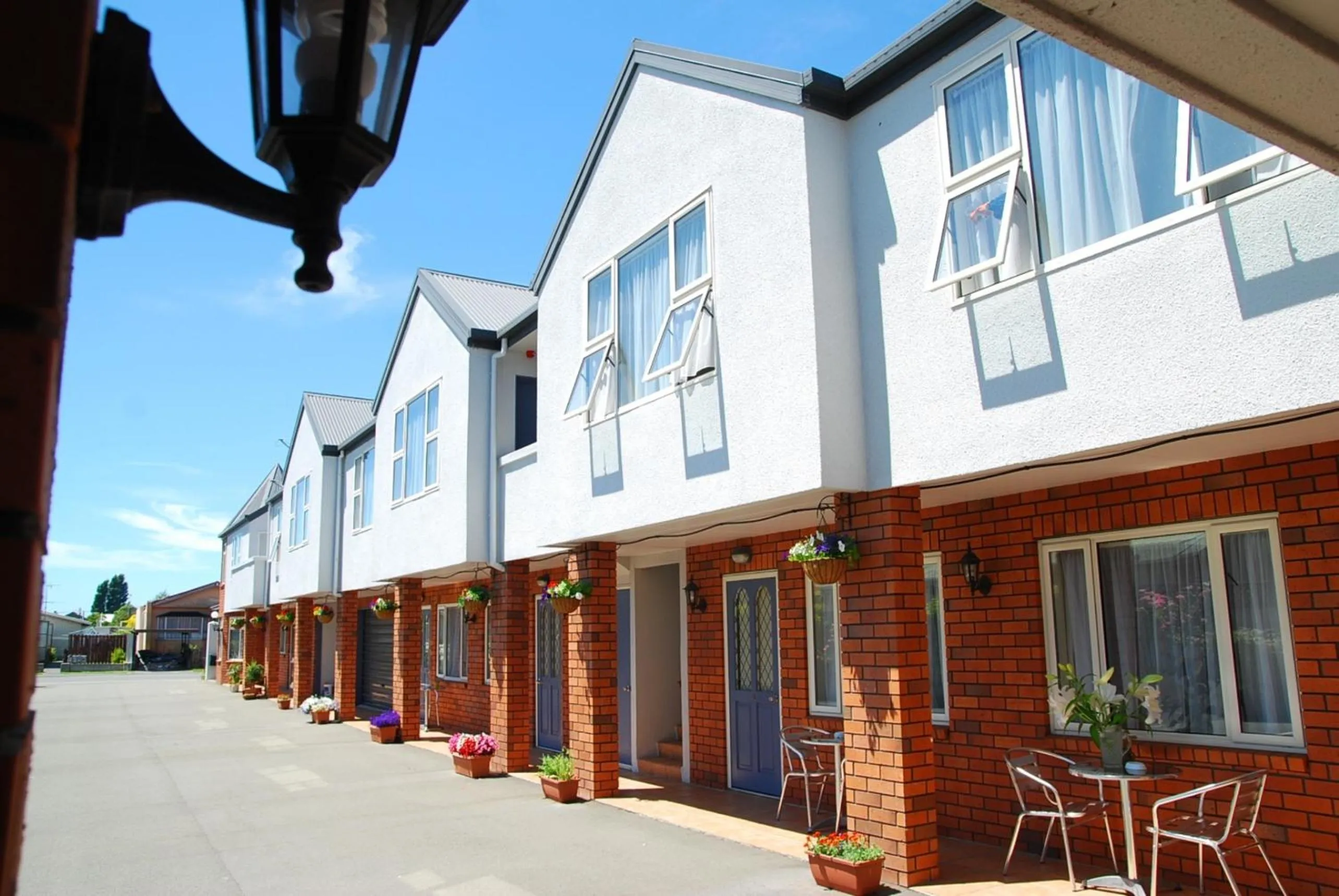Facade/entrance in Rosewood Court Motel