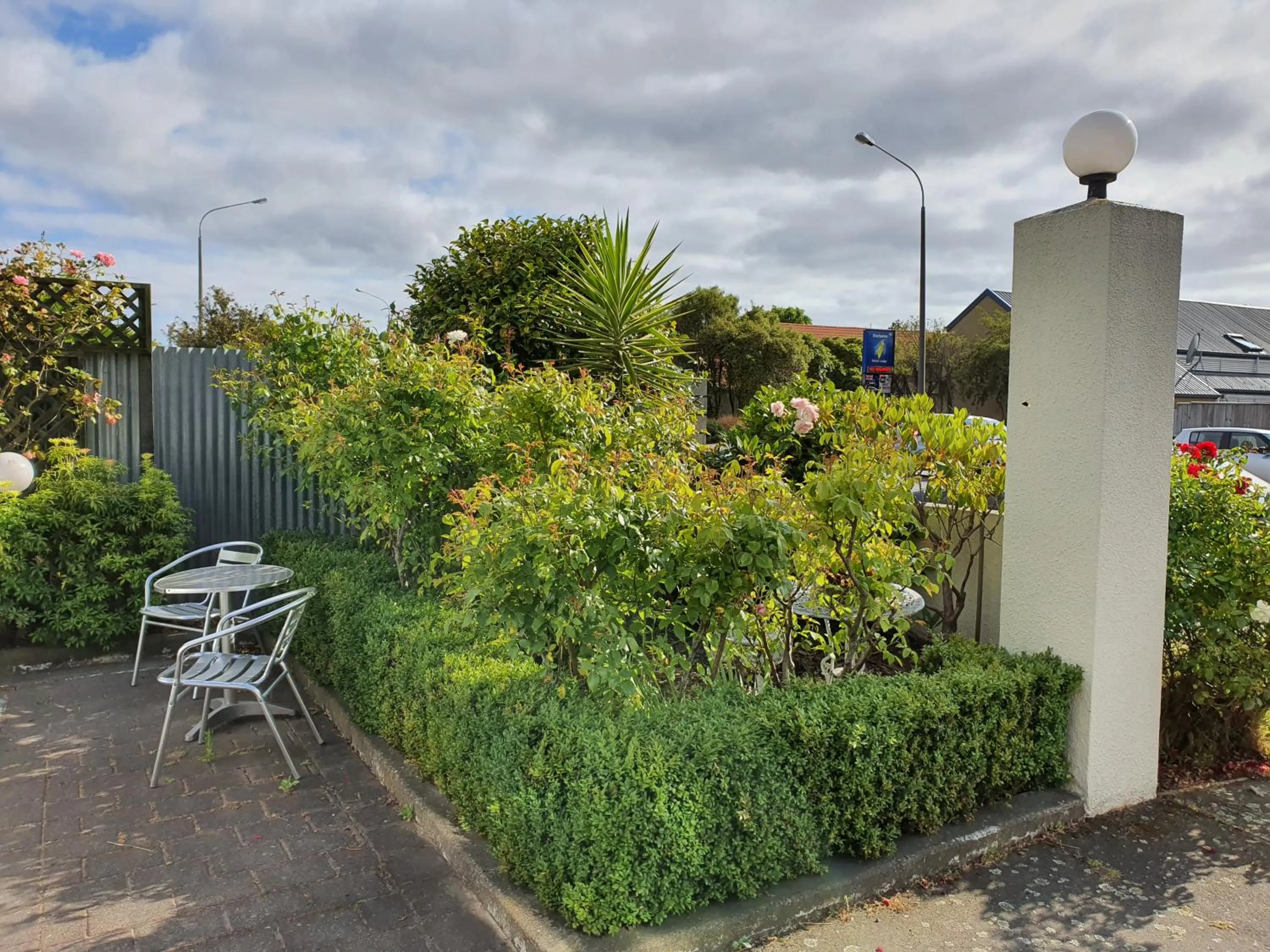 Garden view in Rosewood Court Motel
