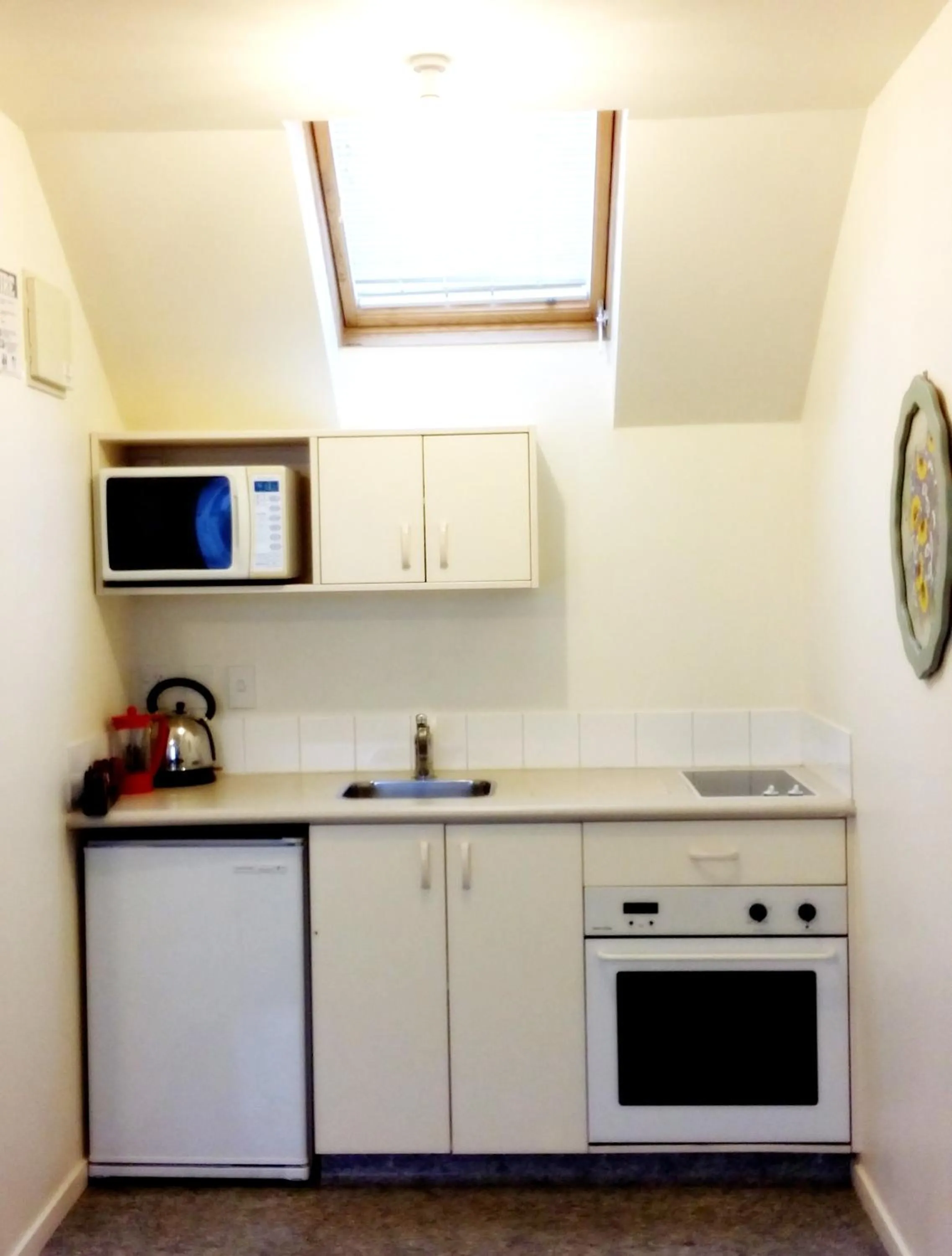 Kitchen or kitchenette in Rosewood Court Motel