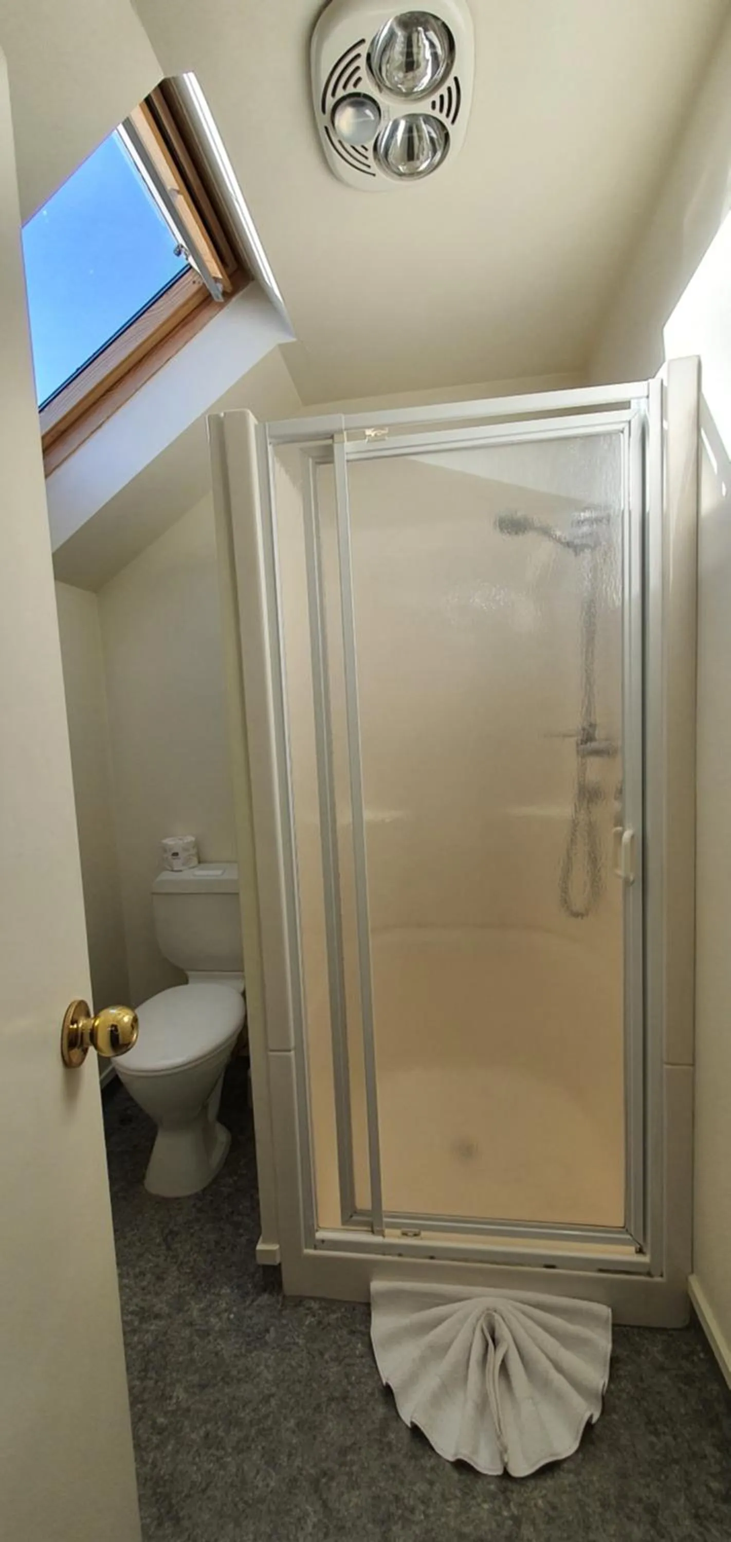 Bathroom in Rosewood Court Motel