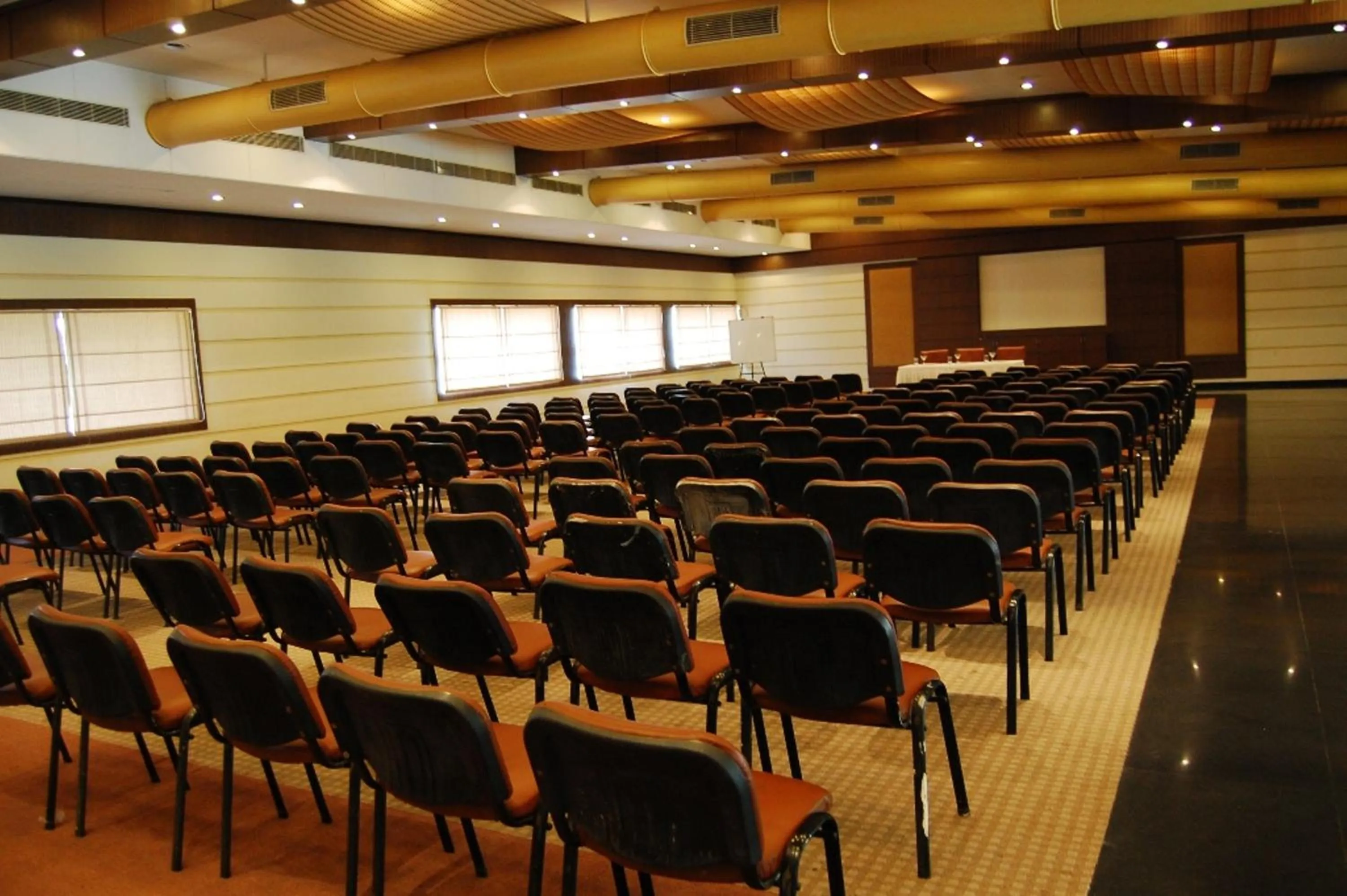Business facilities in Cambay Sapphire, Gandhinagar