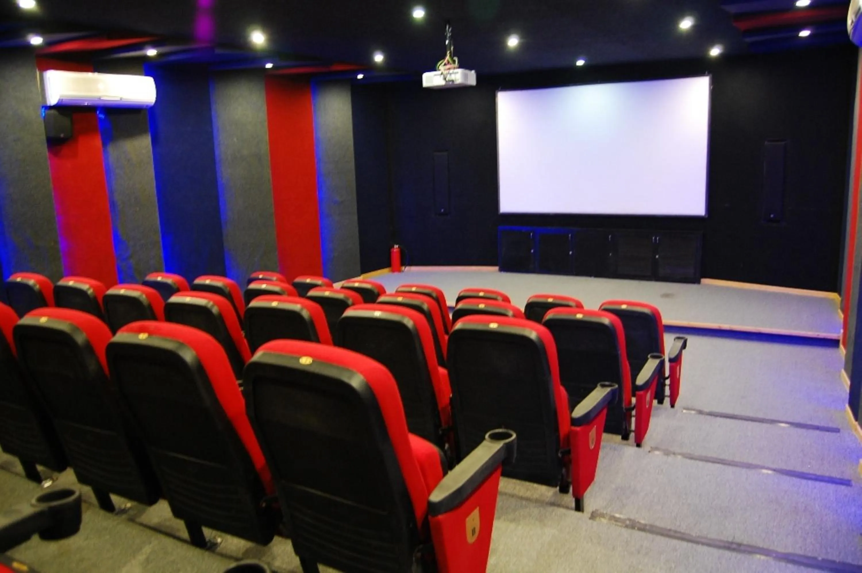 Business facilities in Cambay Sapphire, Gandhinagar