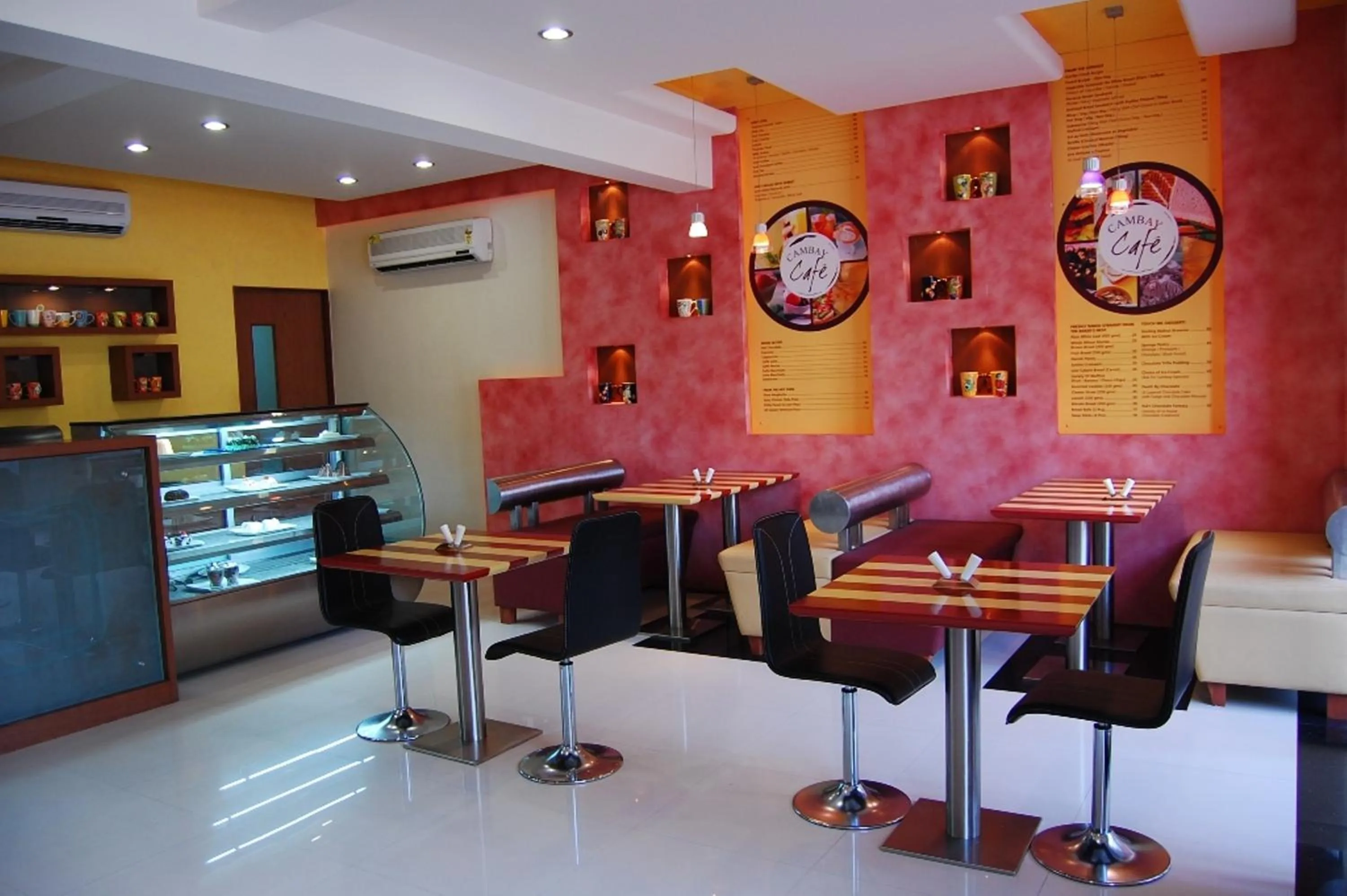Restaurant/places to eat in Cambay Sapphire, Gandhinagar