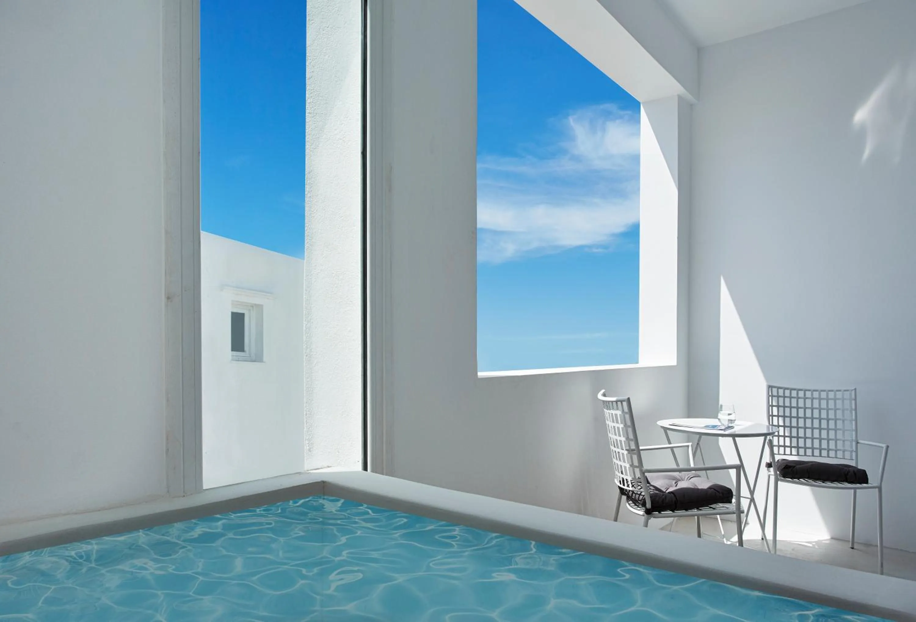 Hot Tub, Bed in Mr. and Mrs. White Tinos