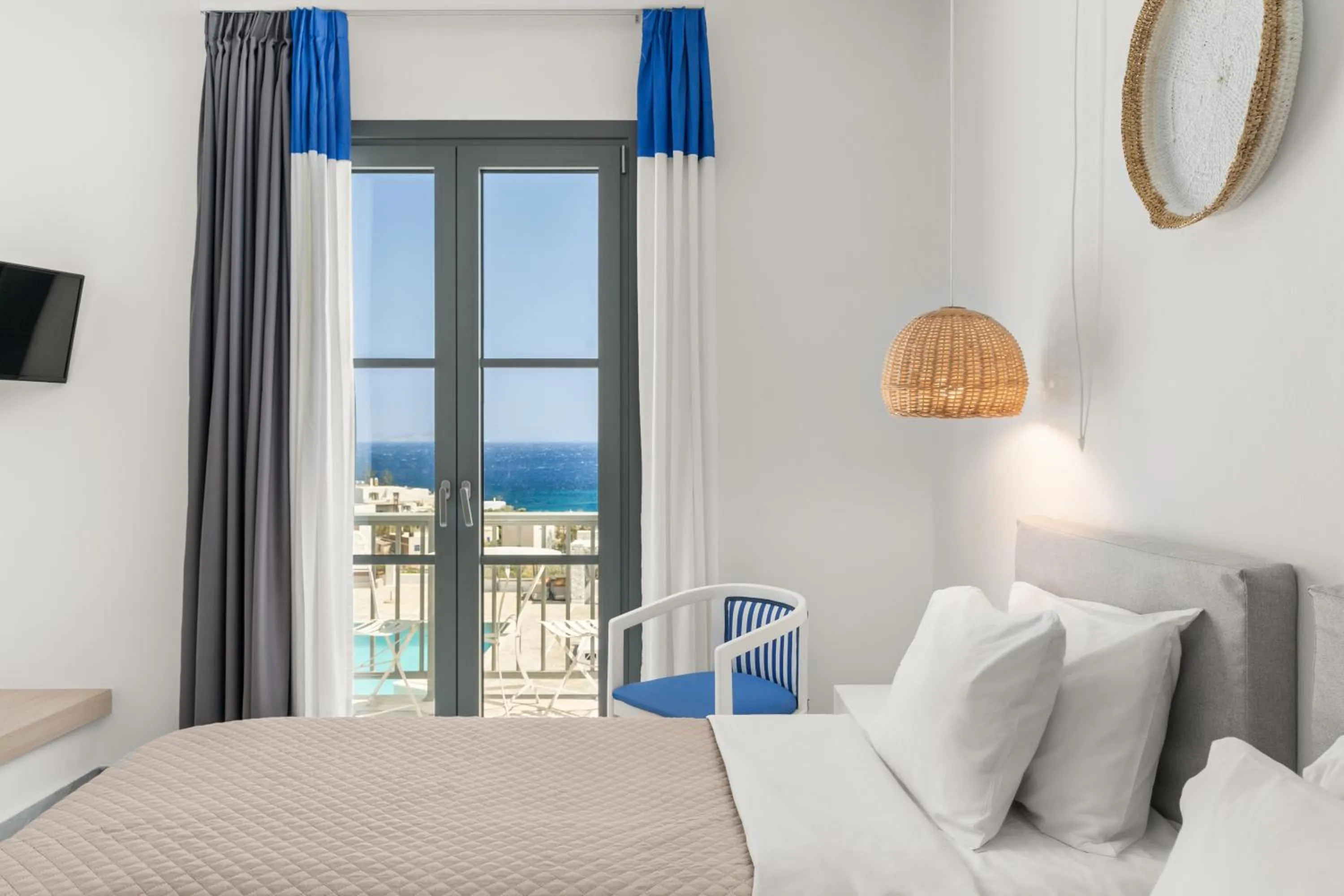 Bedroom, Bed in Mr. and Mrs. White Tinos