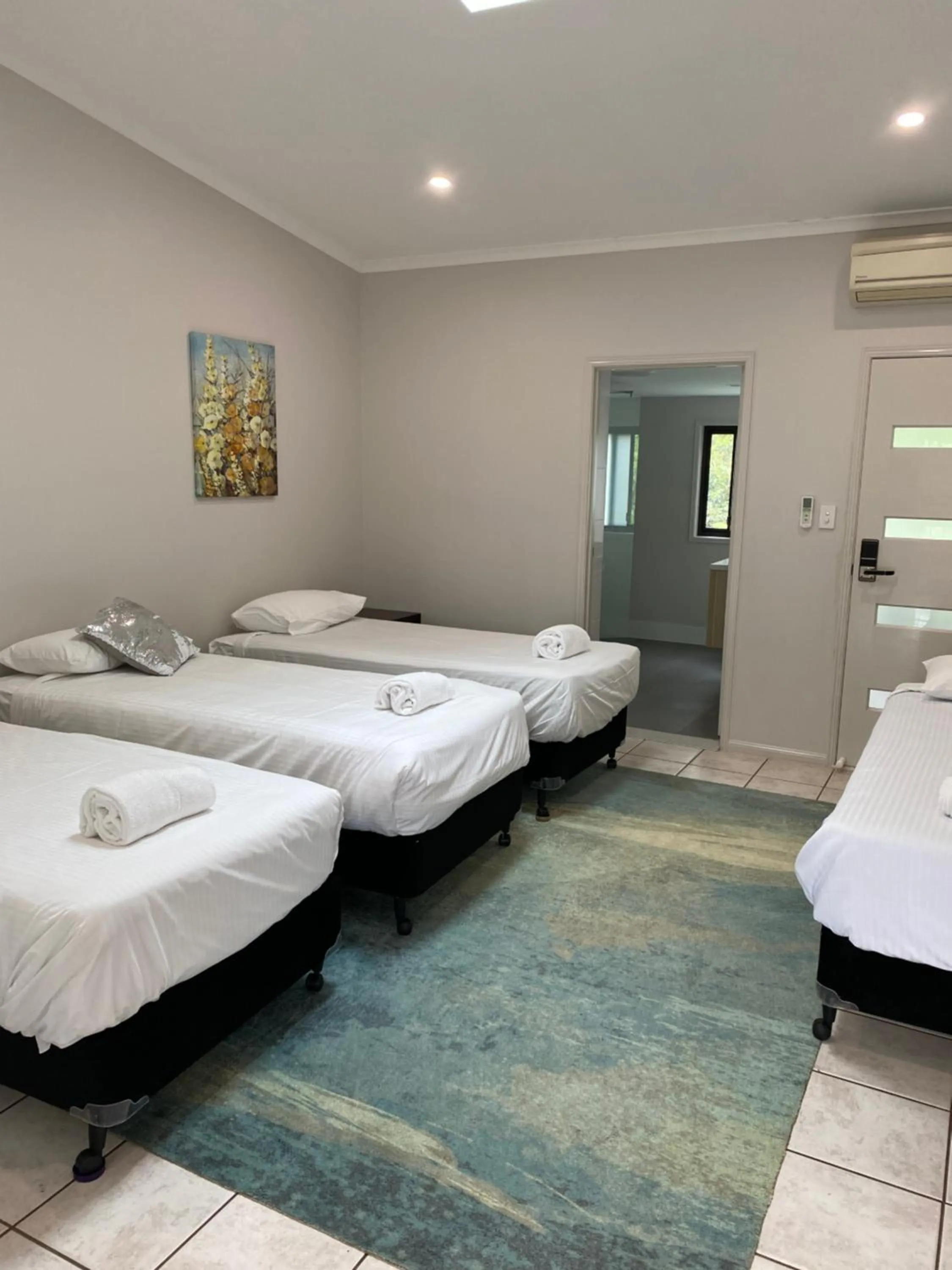 Photo of the whole room, Bed in Koala Cabins Sunshine Coast