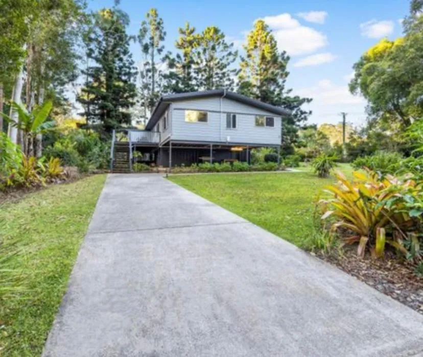 Property building in Koala Cabins Sunshine Coast