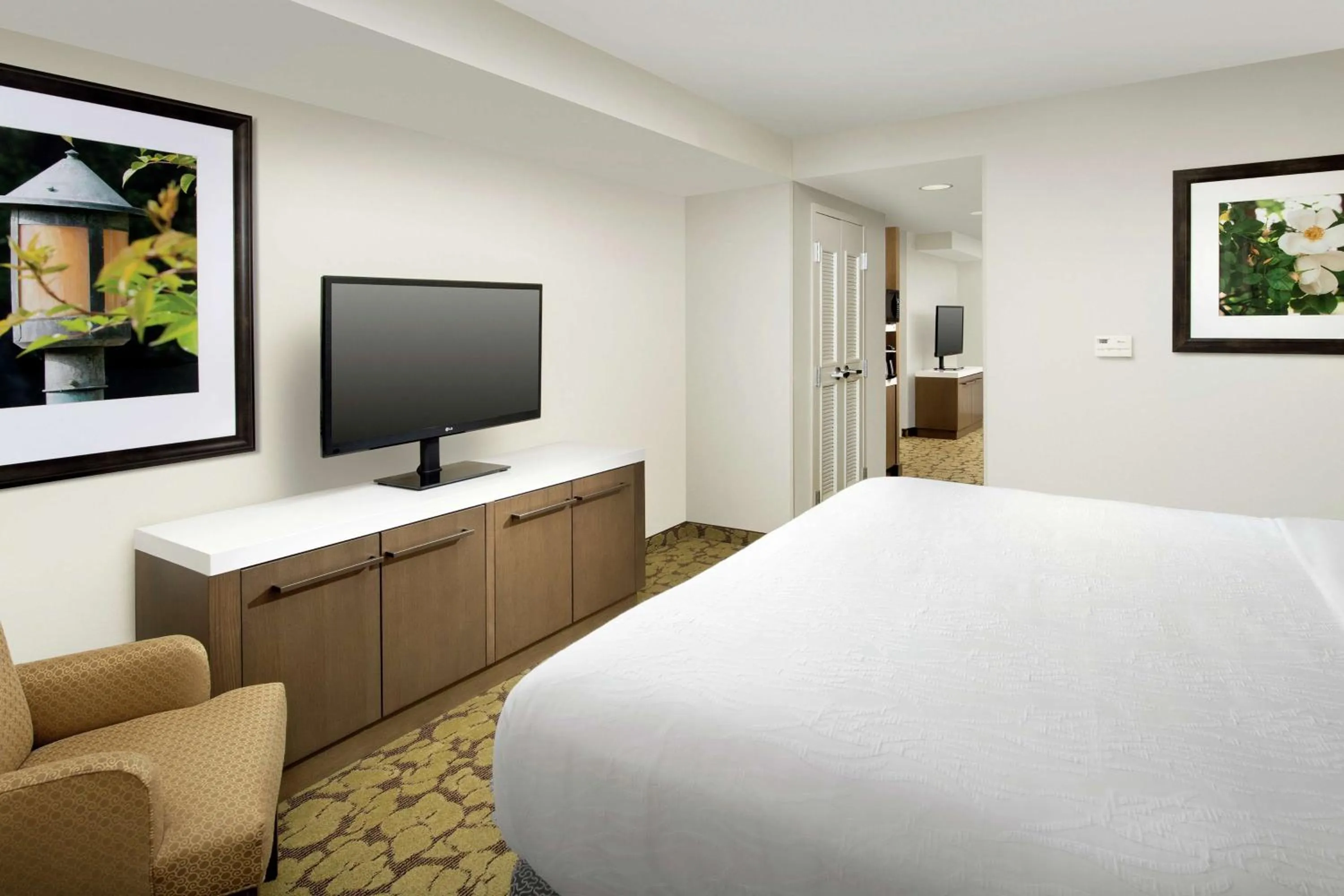 Bedroom, Bed in Hilton Garden Inn Frederick