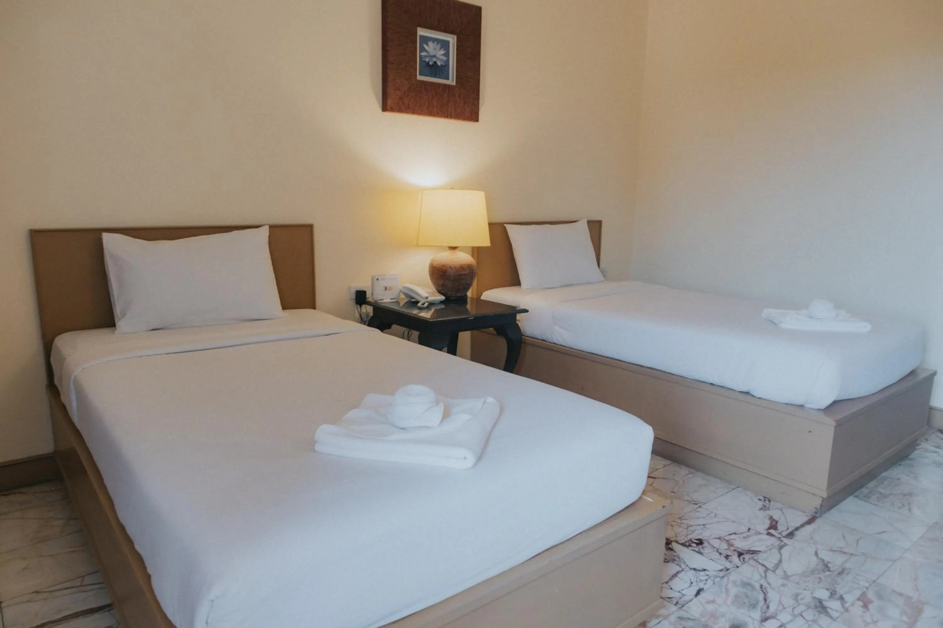 Bedroom, Bed in Nonthaburi Palace Hotel