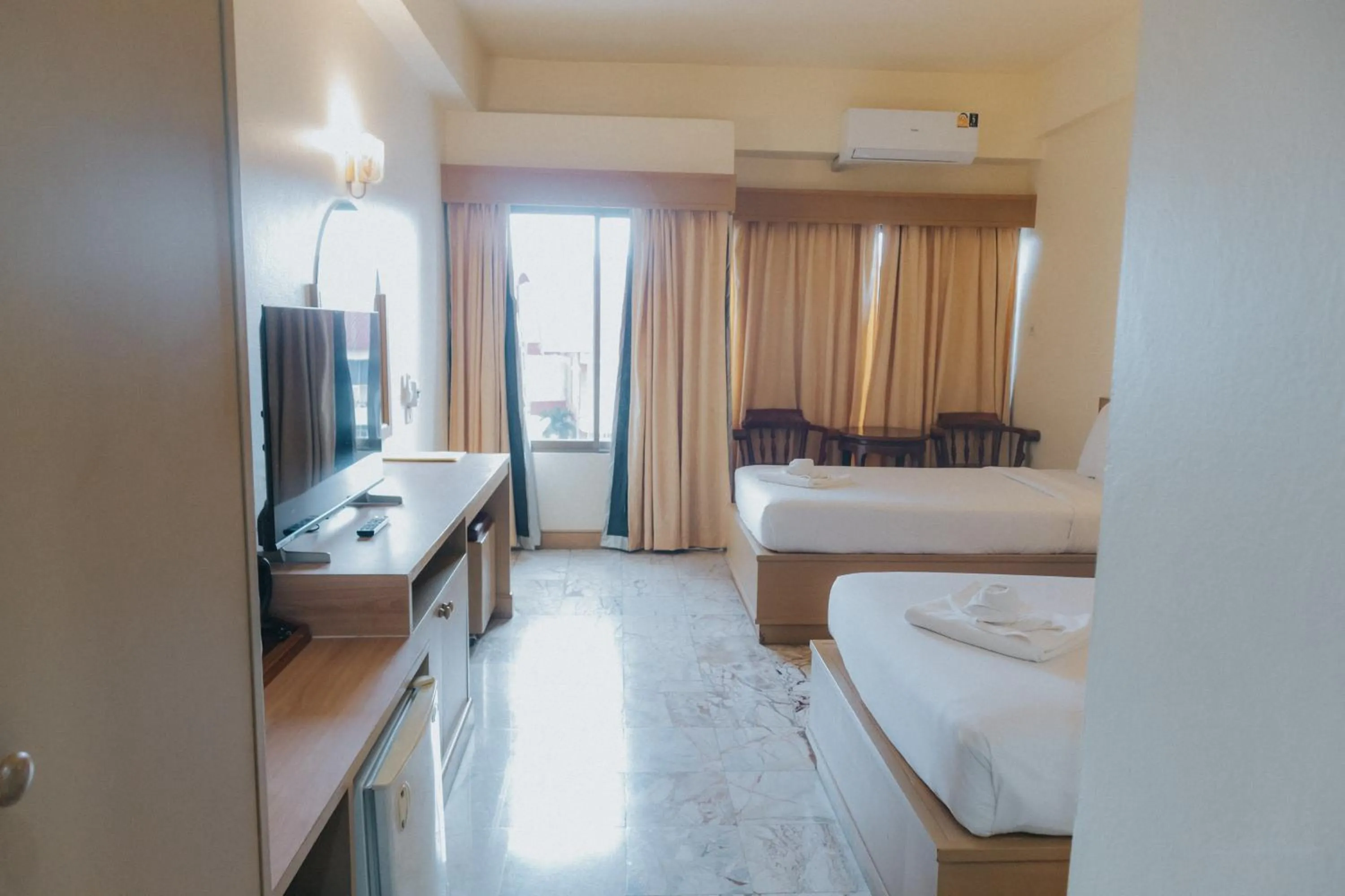 Facade/entrance, Bed in Nonthaburi Palace Hotel