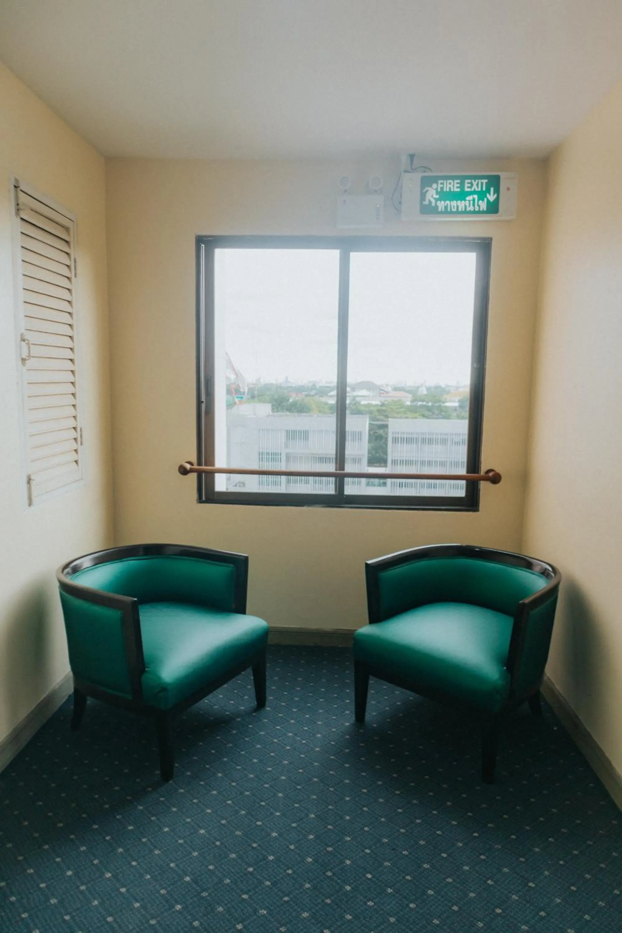 Seating area in Nonthaburi Palace Hotel