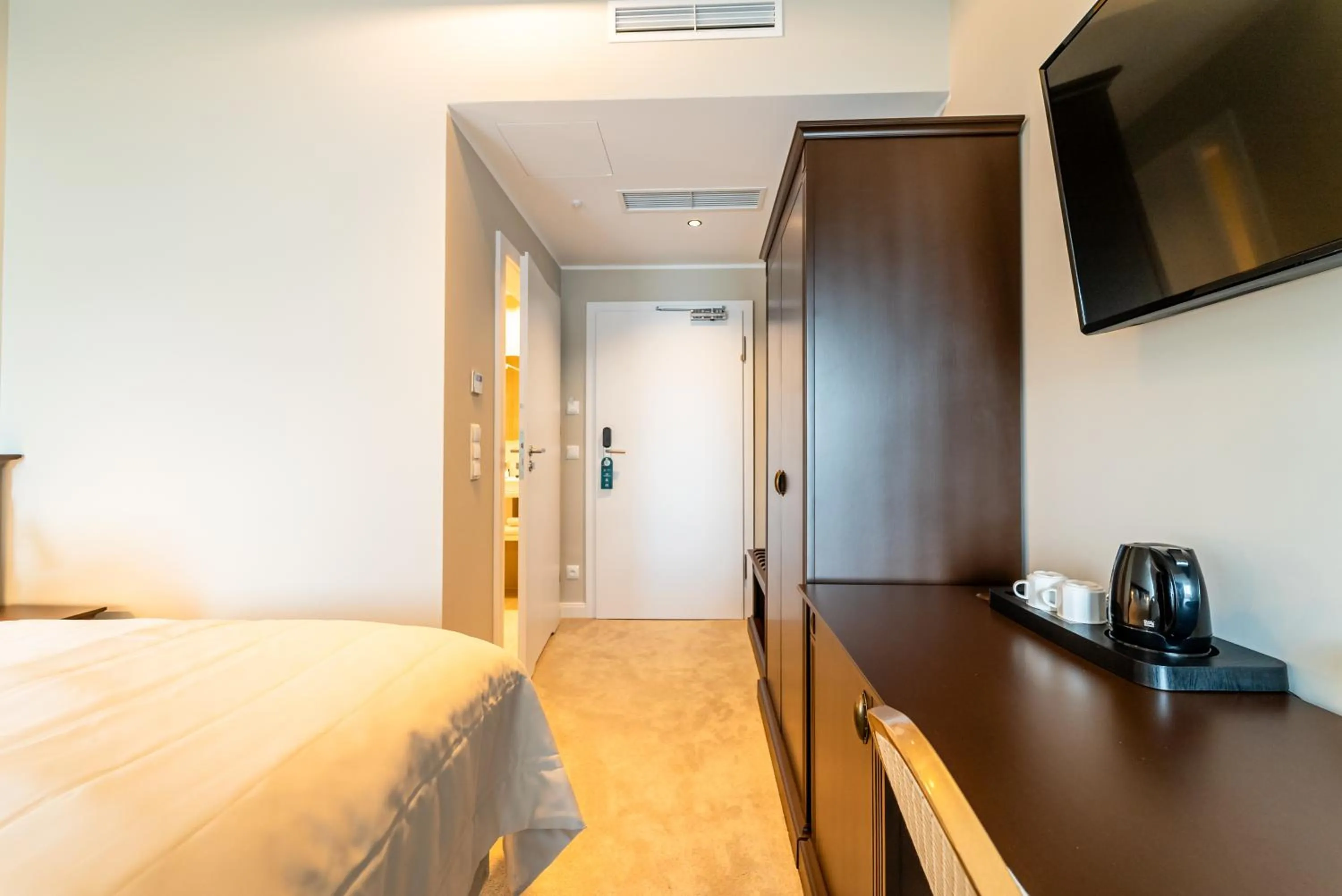 Coffee/tea facilities, Bed in Hotel Piast