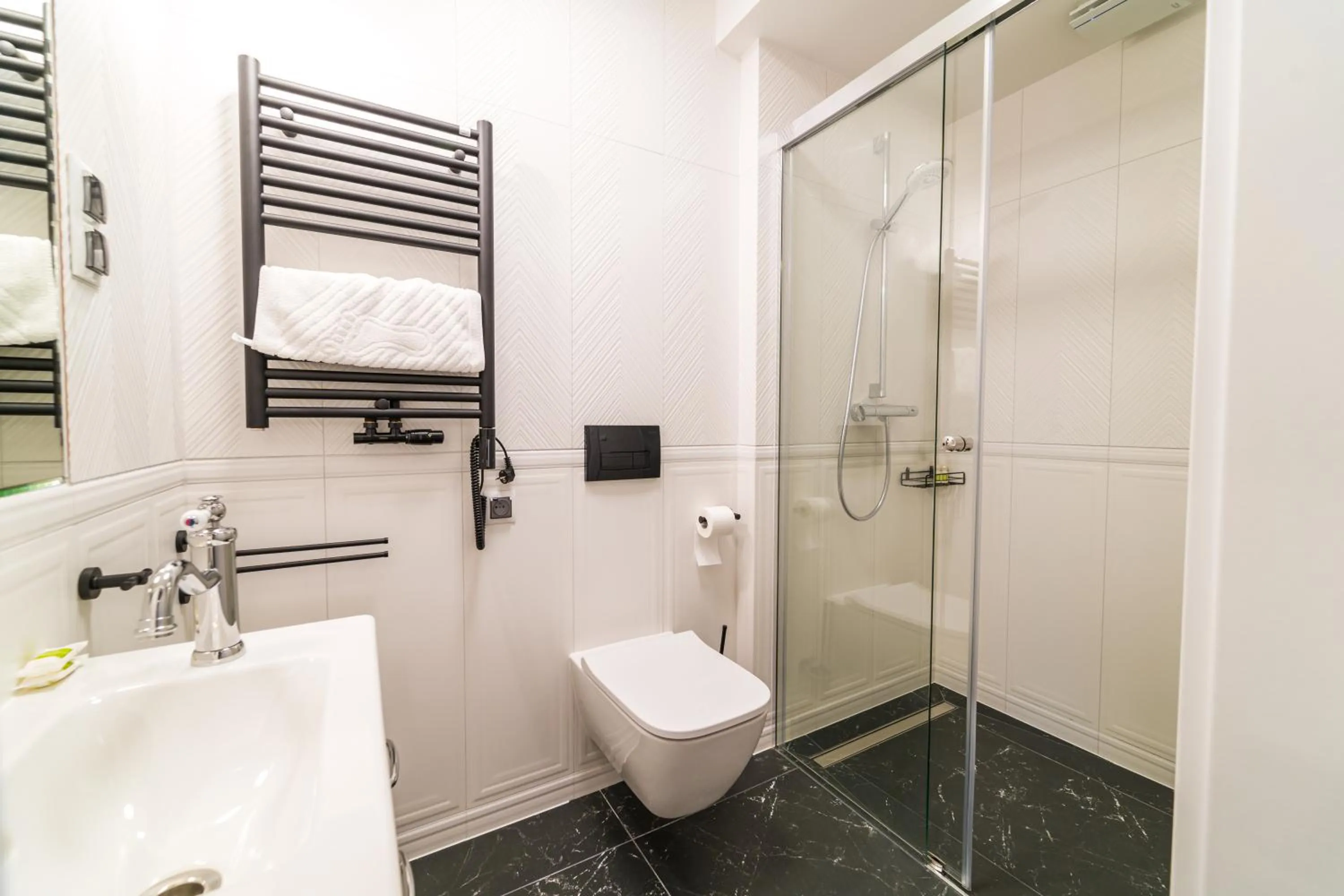 Shower in Hotel Piast